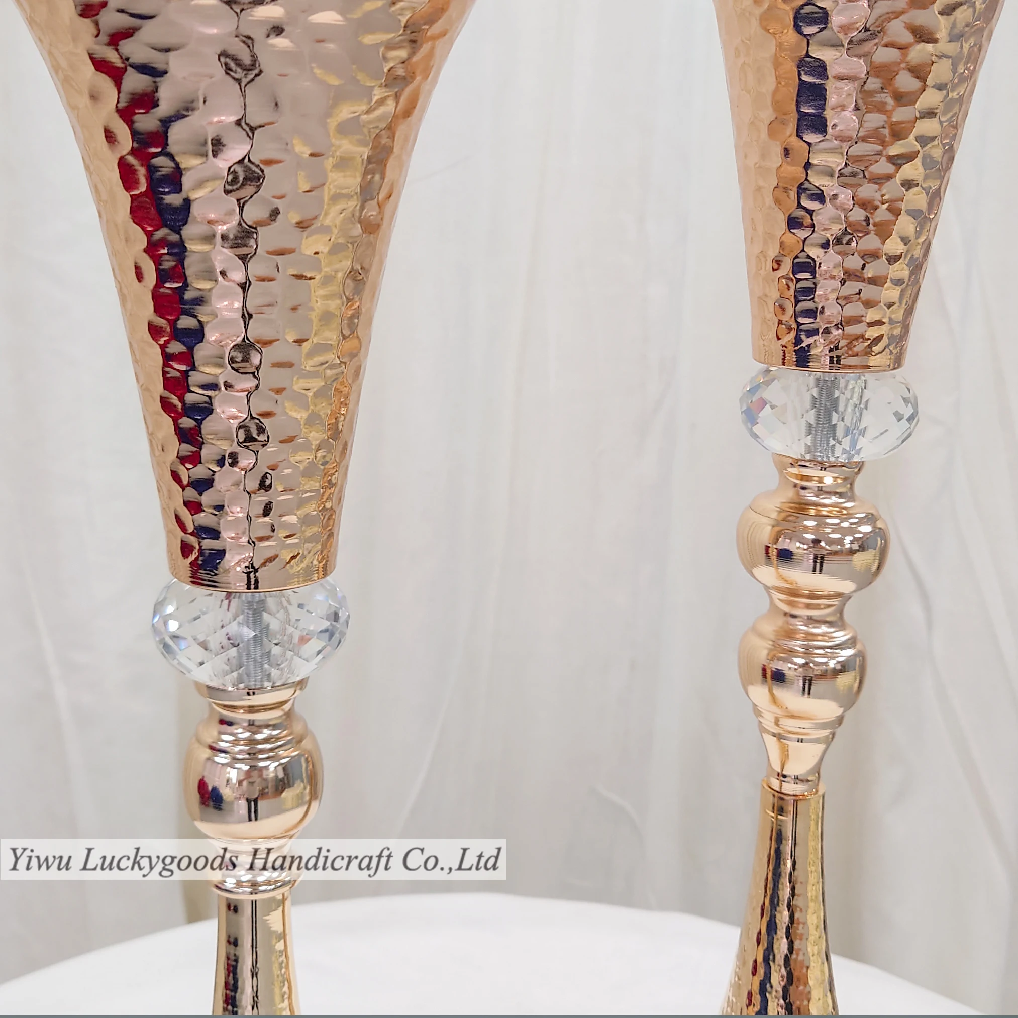 HJ210602-1 элегантные Бестселлер золото высокий, украшенные цветами и металлическими деталями Свадебные украшения для события украшения