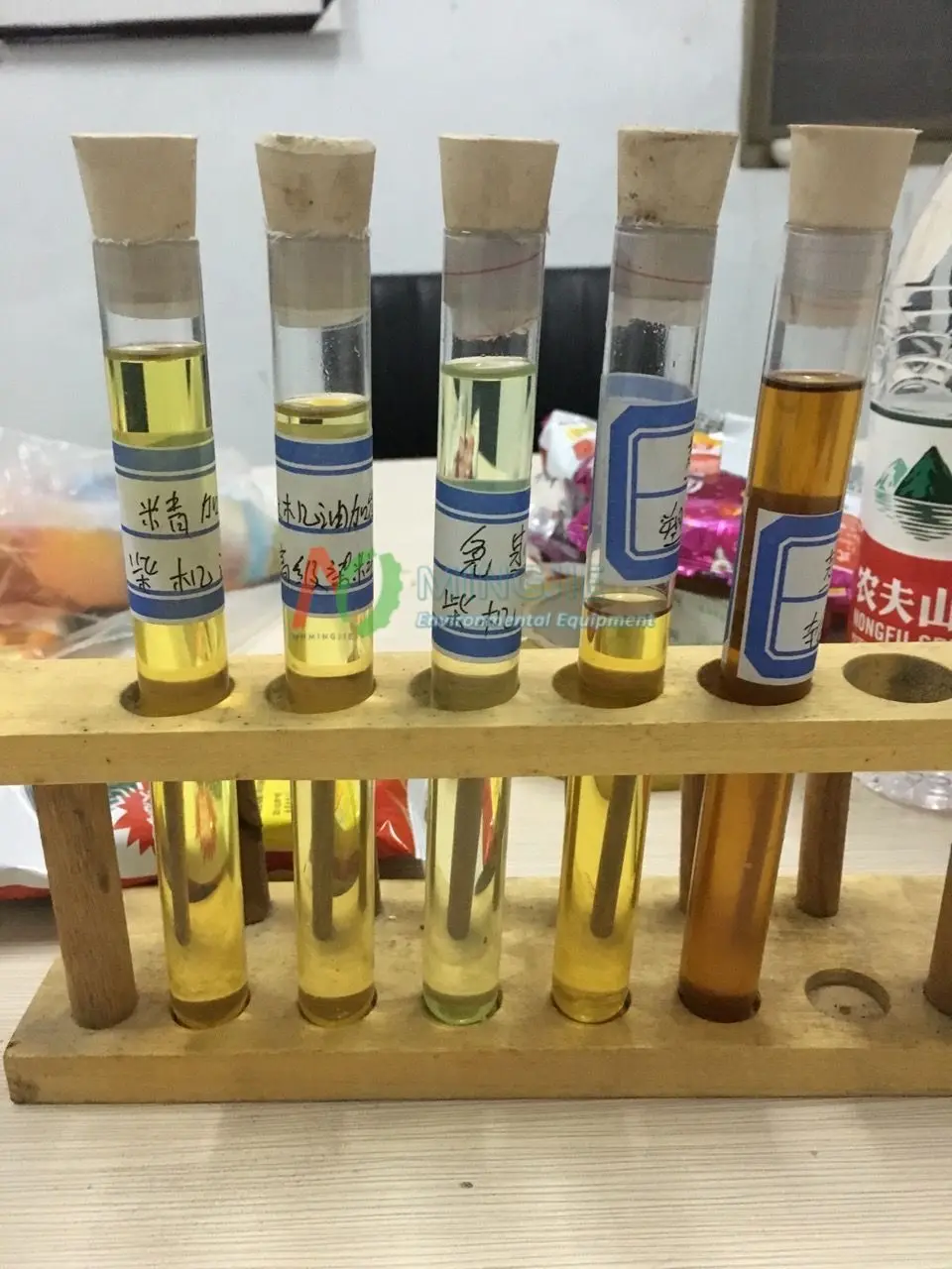 Миниатюрная пиролизная установка, преобразующая отходы, пластиковые шины, осадка, осадка, черное масло, пиролизная машина