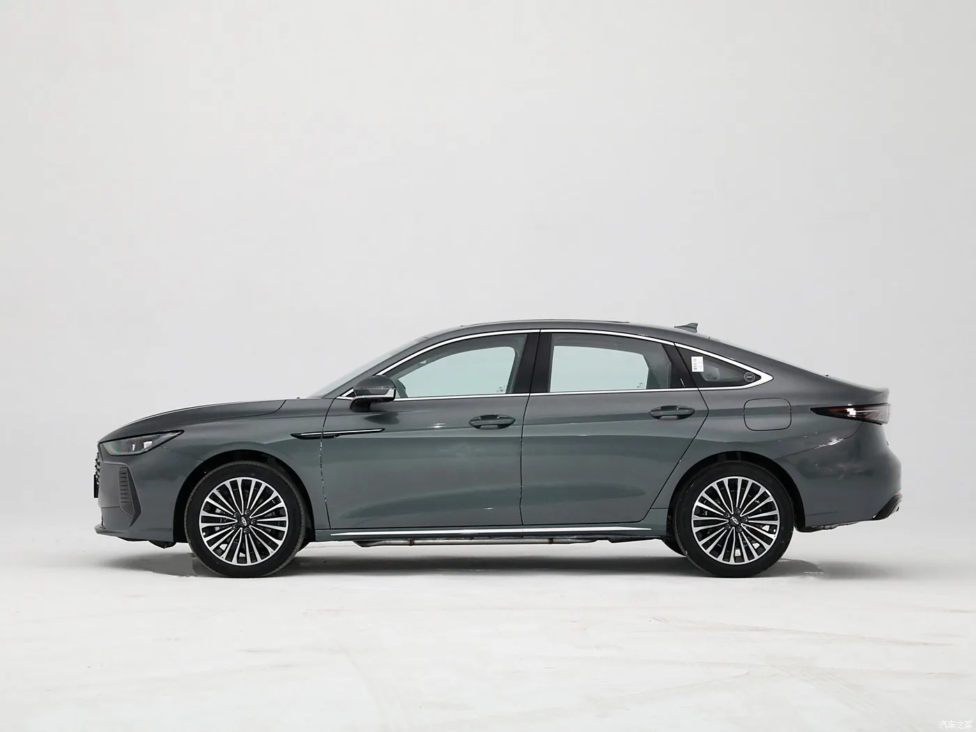 Drive in Style and Confidence with the Feature-Packed Chery Fengyun A8L new car