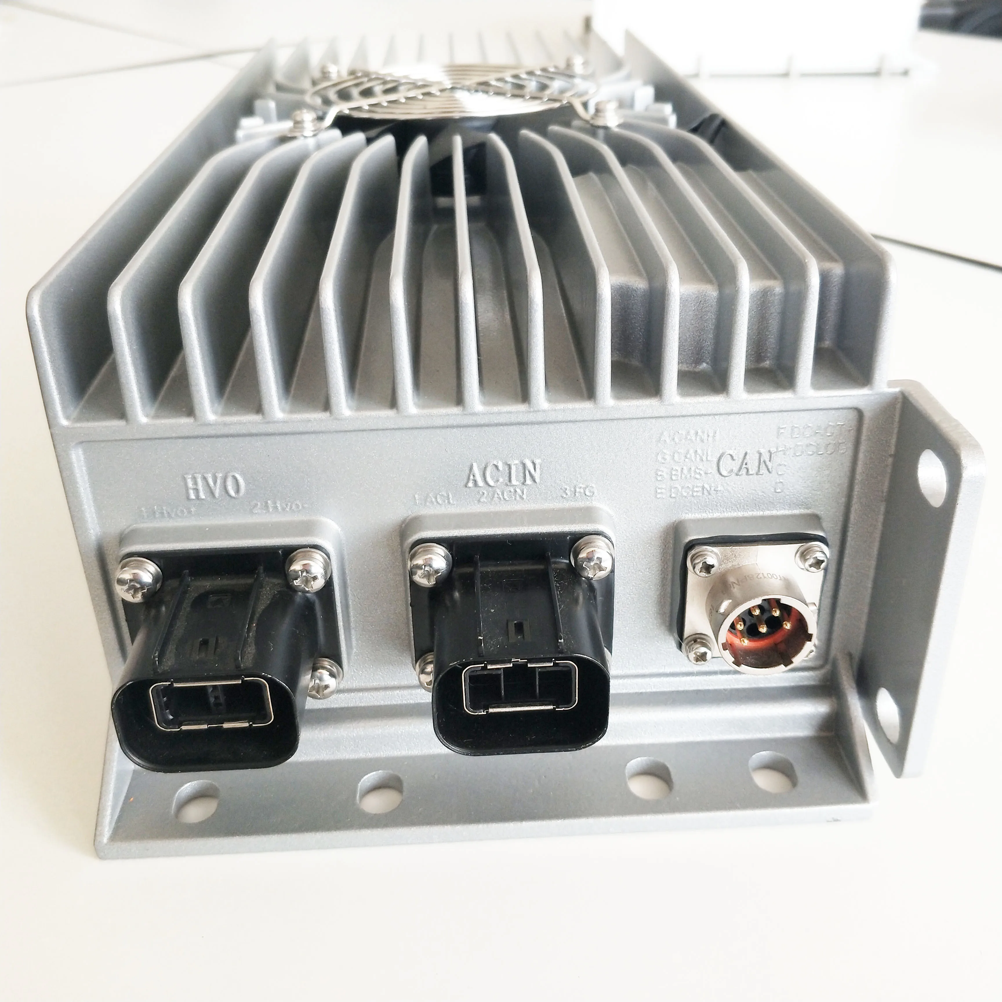 IP 67 96V battery integrated charger/DC-DC converter