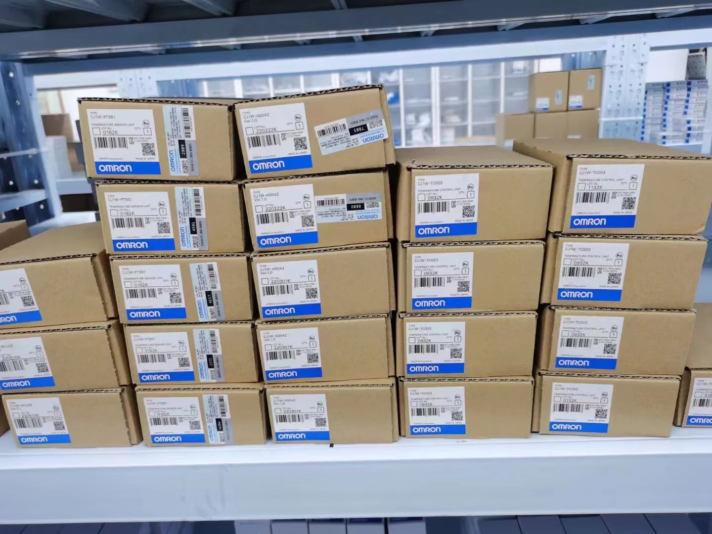 Top Agent E3Z-G81 2M in Stock 100% New original PLC Controller Photoelectric sensor slot housing infrared LED E3Z-G81 2M