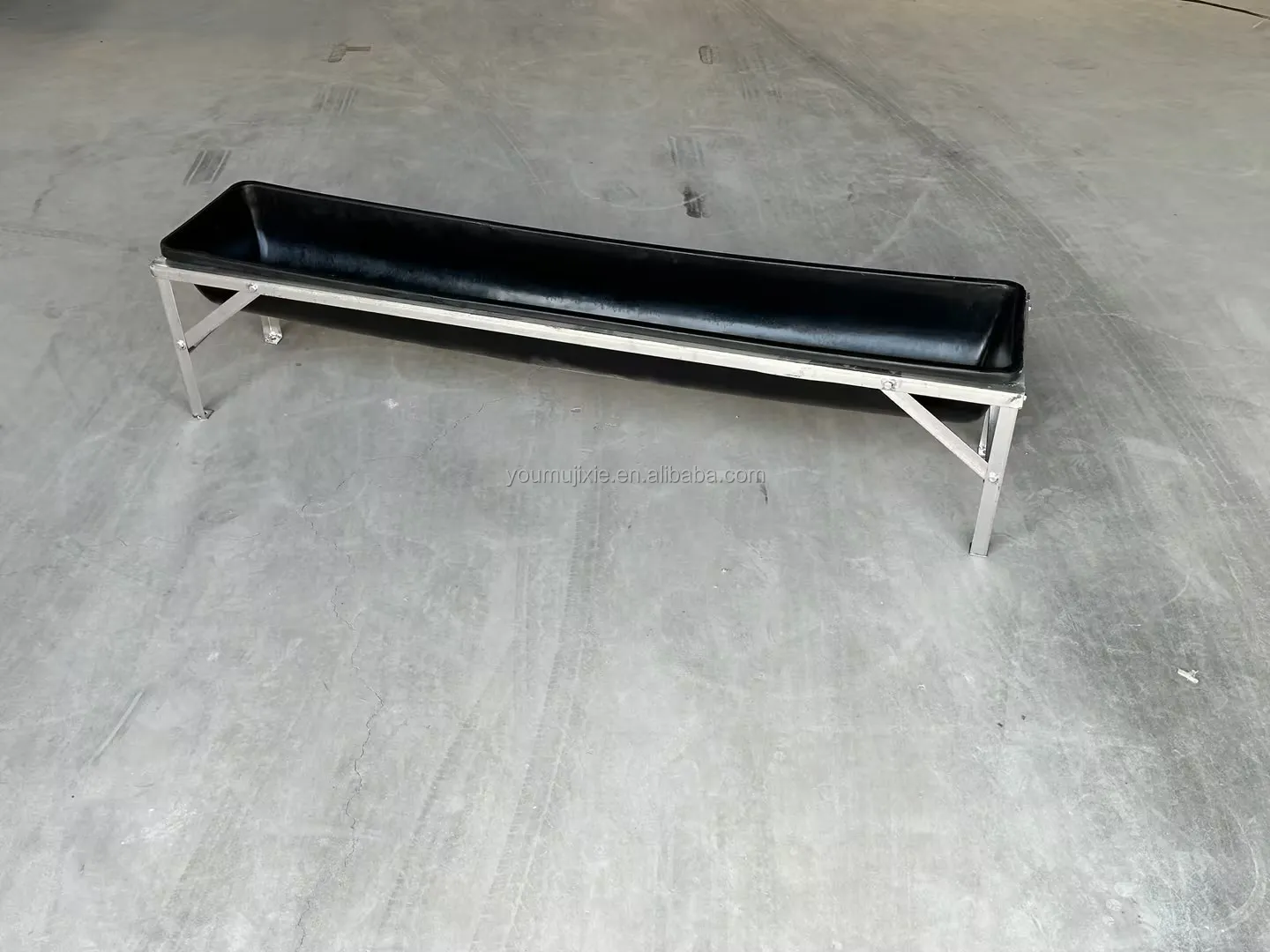 1m 1.5m 1.95m Goat Sheep Feeding Trough Support Galvanized Iron Farm Equipment Sturdy Support For Feeding Sheep Goat