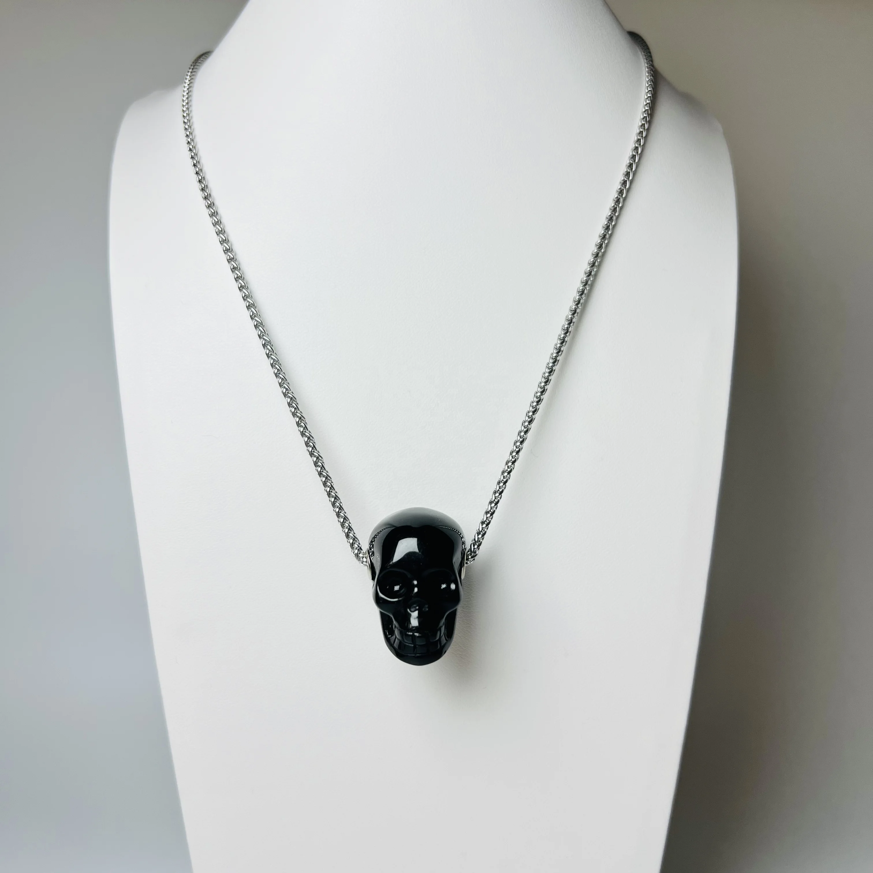 Bulk wholesale high quality hand carved natural black Obsidian crystal skulls pendant for decoration