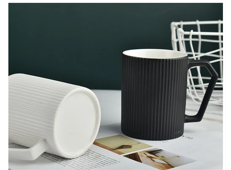 Modern Custom Black Ceramic Coffee Mug Unique Glaze Design in Custom Colors Microwave Safe Bulk Price for Tea Coffee Water Beer