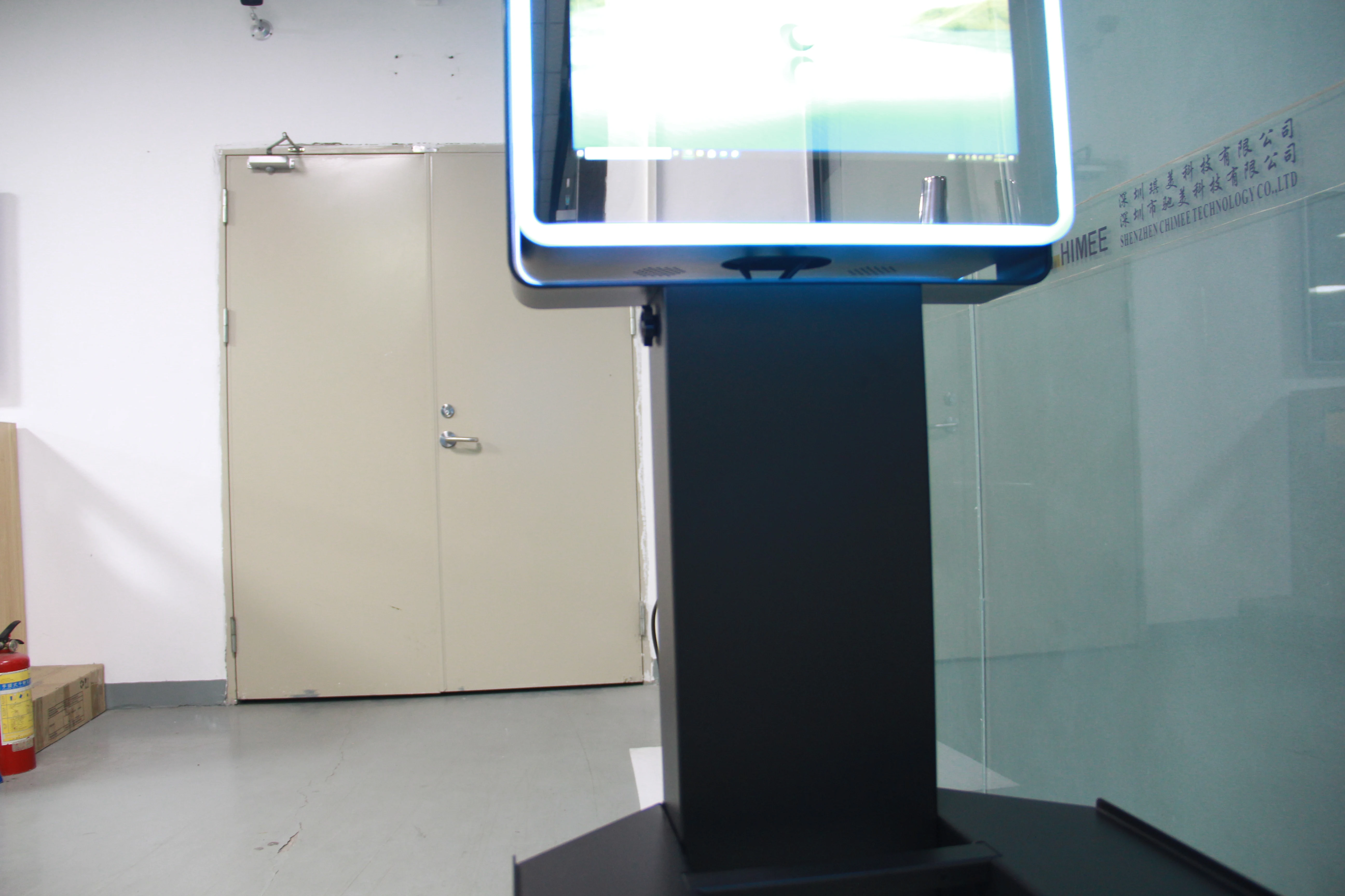 2025 Wholesale Mirror Photo Booth Machine Selfie 13.3 Inch Touch Screen Magic Mirror Photobooth With Camera