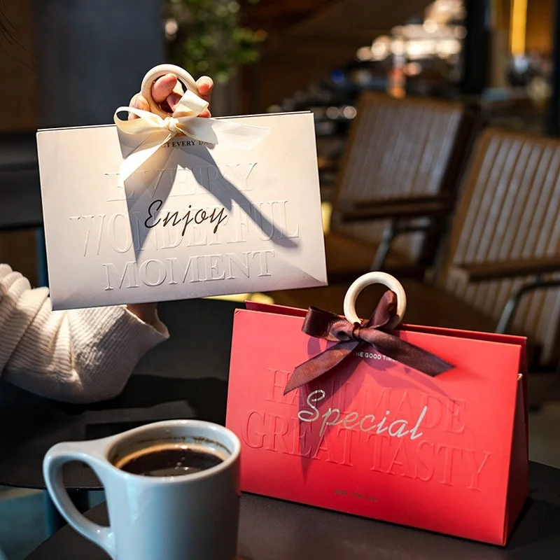 Gift Handheld Packaging Box Triangle Creative Paper Gift Packaging Boxes Cookies Cake Packing