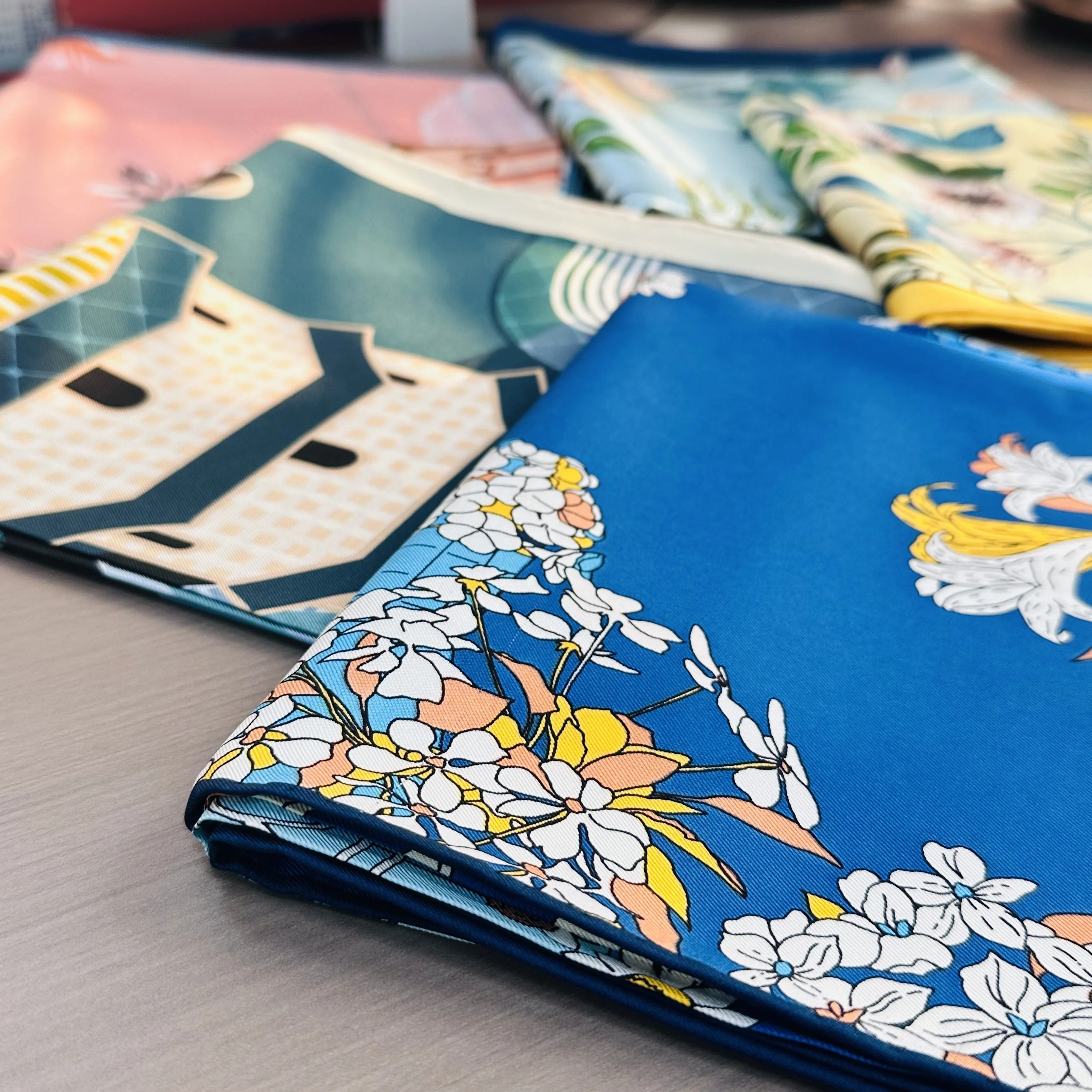 Factory Manufacturing 100 Pure Silk Women Square Printed Silk Scarves Customized Girl Style Packing