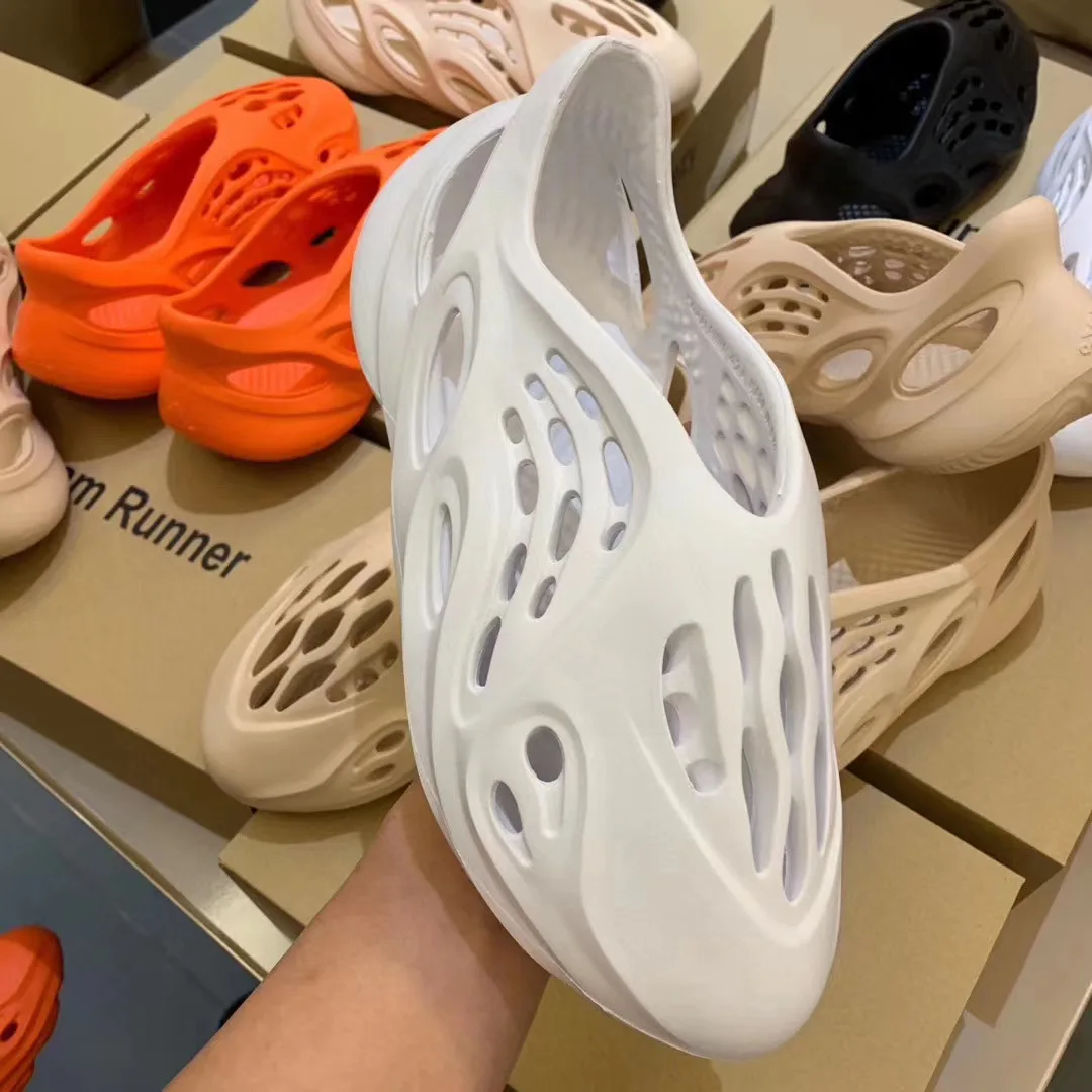 
hot selling yeezy foam runner unisex beach colorful water shoes couple yezzy 350 v2 croc sandals clogs outdoor plush slippers 