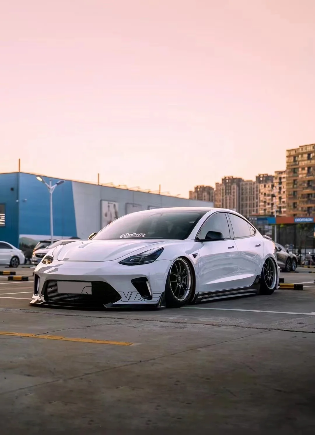 Auto Car Front Bumper Side Skirt Rear Bumper Body Kits for Tesla Model 3 Fiber Glass Carbon Fiber Material Accessories