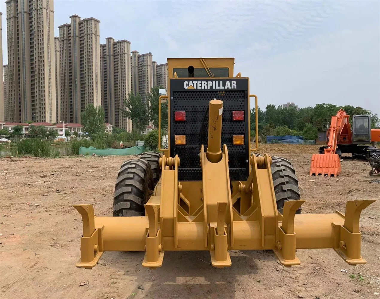 Cheap price used cat 140h 140K motor grader caterpillar 140h grader with five ripper in good condition