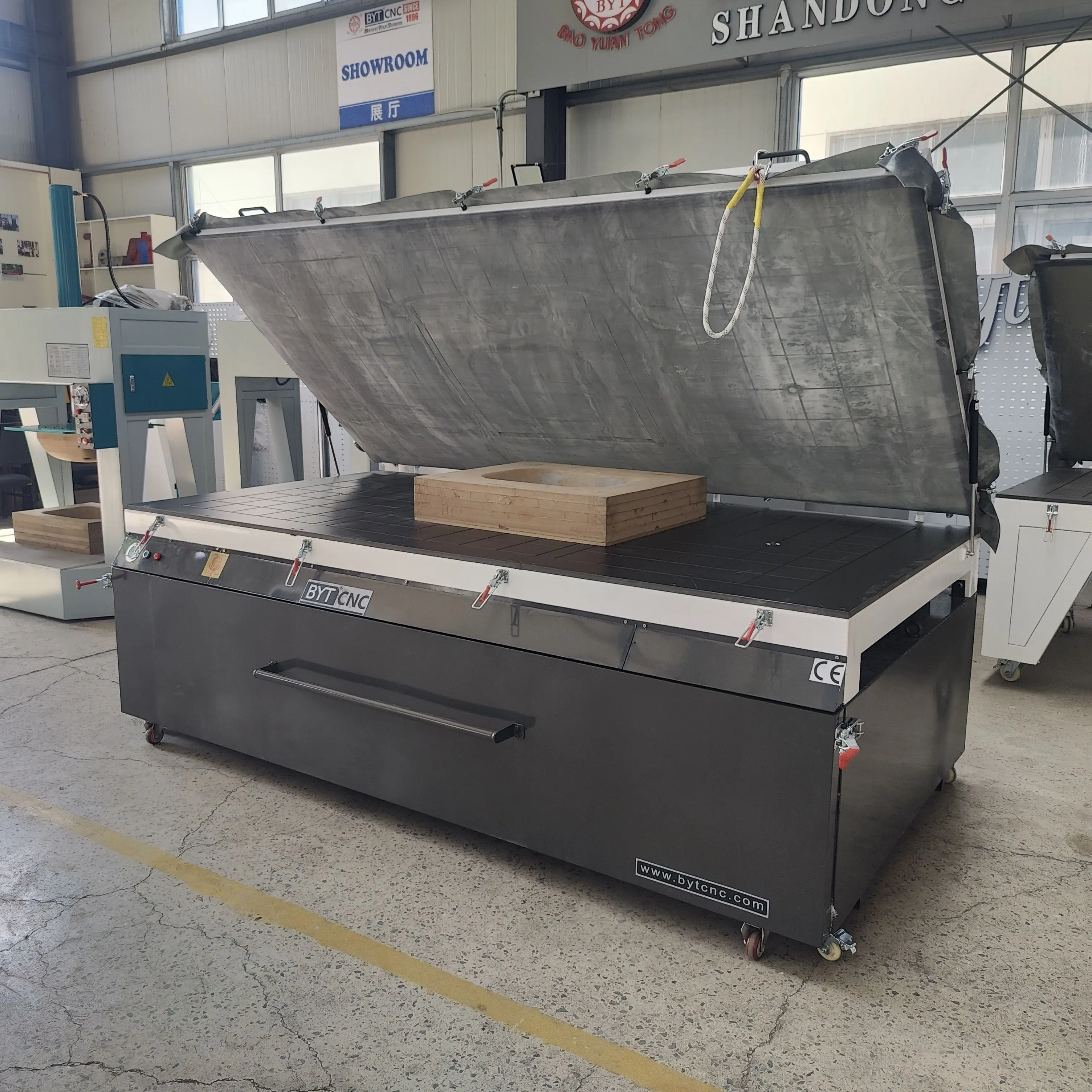 PVC foil vacuum membrane press machine for making PVC wood door cabinet and other wood furniture