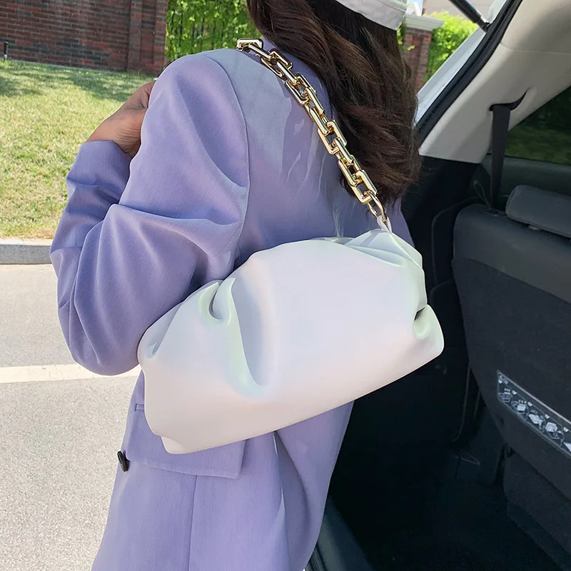 Cross-border 2022 new cloud leisure fashion shoulder chain online celebrity slung handbag