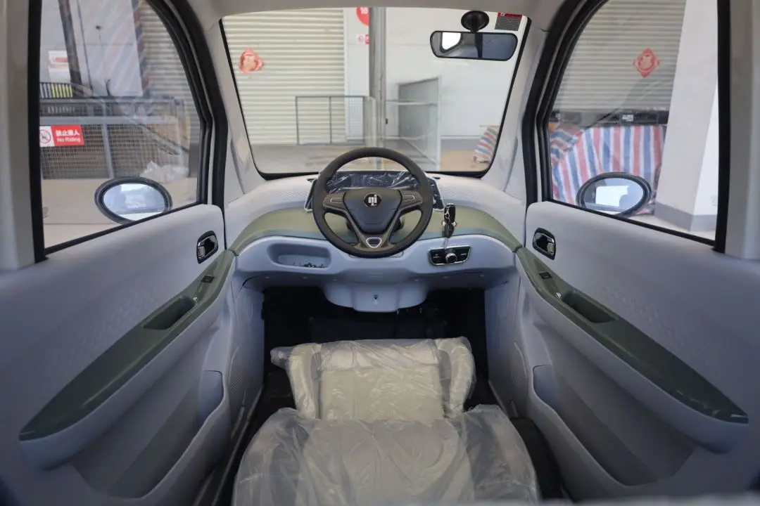 2500W EEC Electric Cabin Scooter Electric Mini Car for elderly Max Speed 45km/h