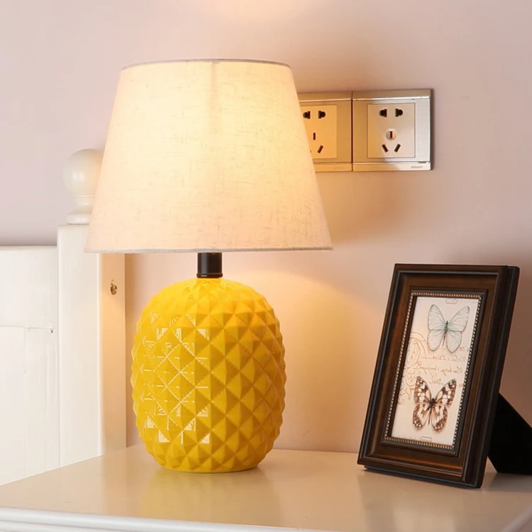 Wholesale Nordic Ceramic Small Night Light Modern Simple Kids Bedroom Bedside Table Lamp