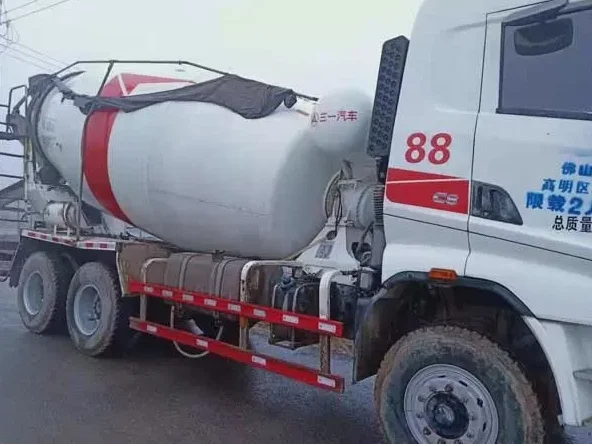  Б/у автобетономешалка 10-12 М3 2012 год бренд SANY с шасси