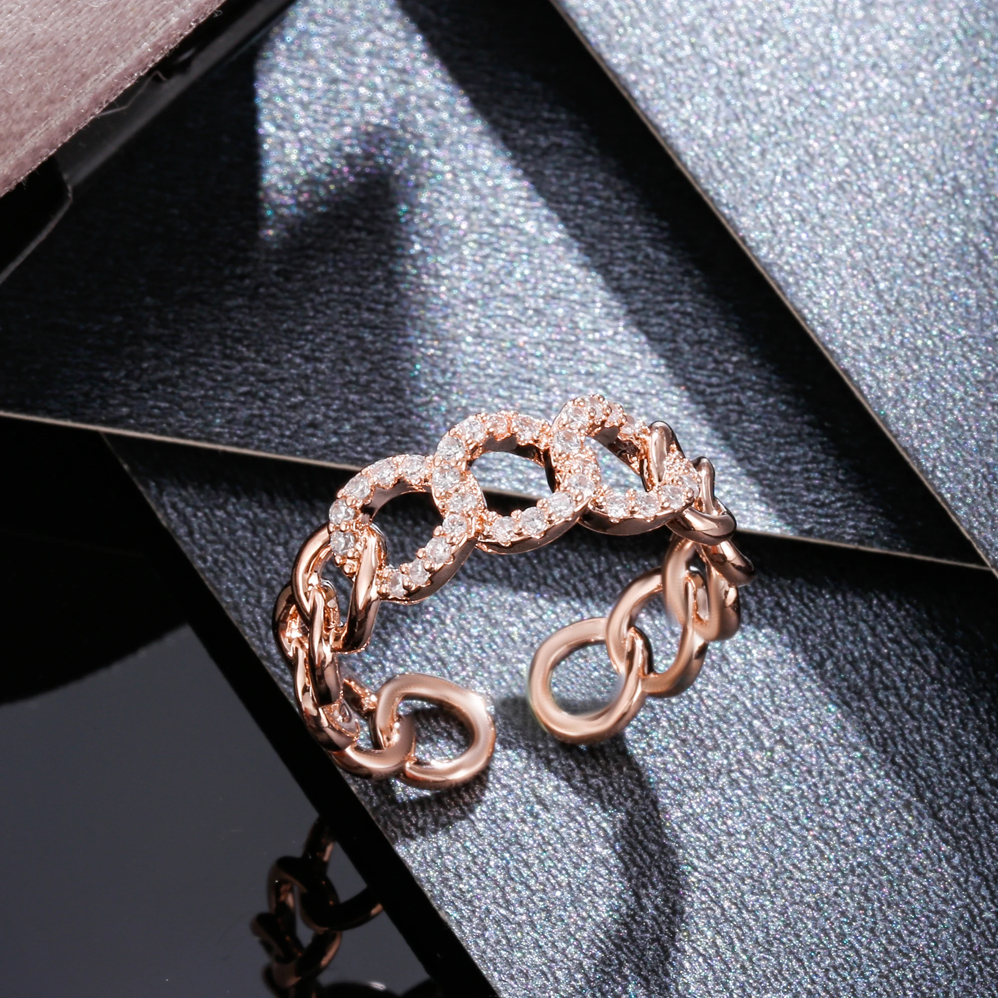 Designer Type 2021 Trendy Gold Plated Hollow Heart Diamond RIng Jewelry Women Wholesale