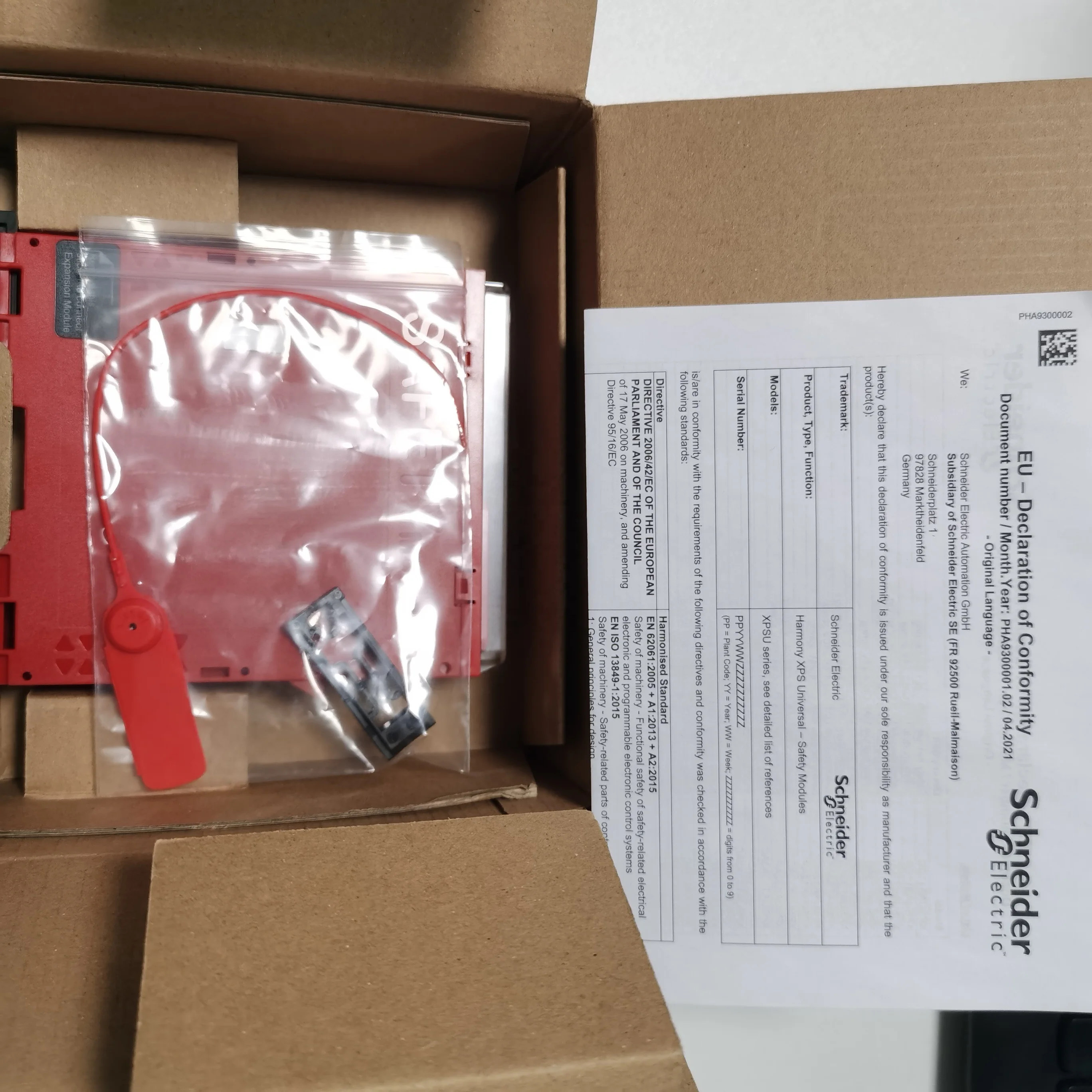 Schneiders Electric Harmony XPS Basic and Universal Safety Modules XPSUAK XPSUAF XPSUAF13AP PLC Safety Module