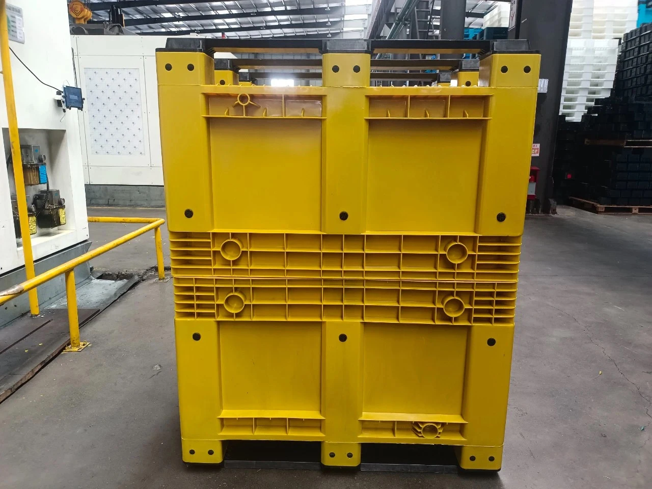 Factory wholesale1200x1000x770 mm Heavy-Duty reusable Auto Parts Storage Container Rigid Plastic Solid Side Pallet Tote Bin Box