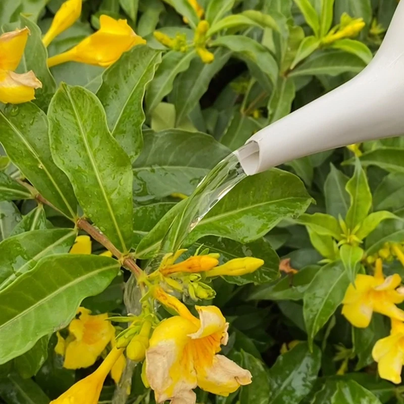 Симпатичная пластиковая мини-банка для полива сада в форме слона 0,9 л