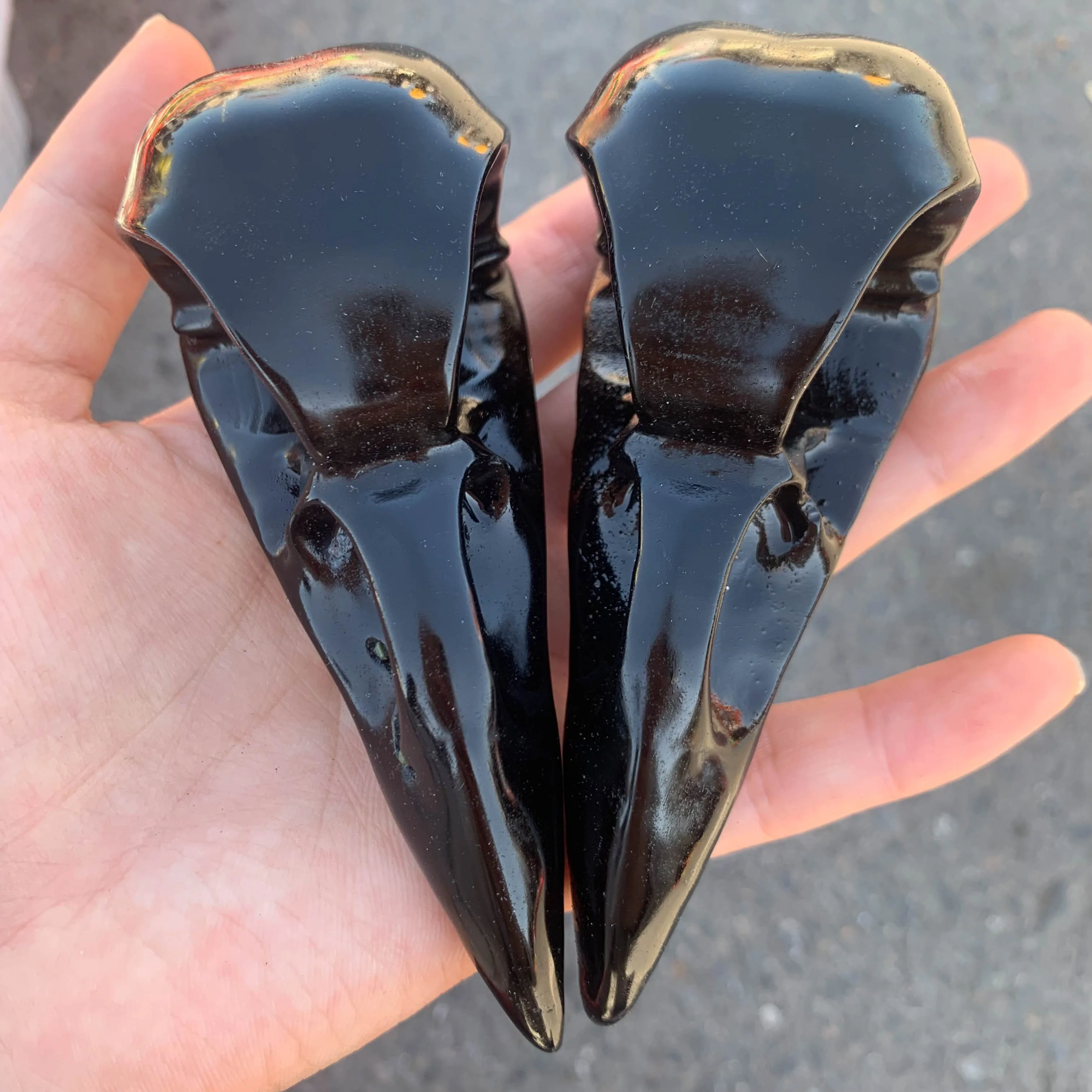 Wholesale Natural Crystal Carving Crafts Healing Black Obsidian Raven Skulls for Decor