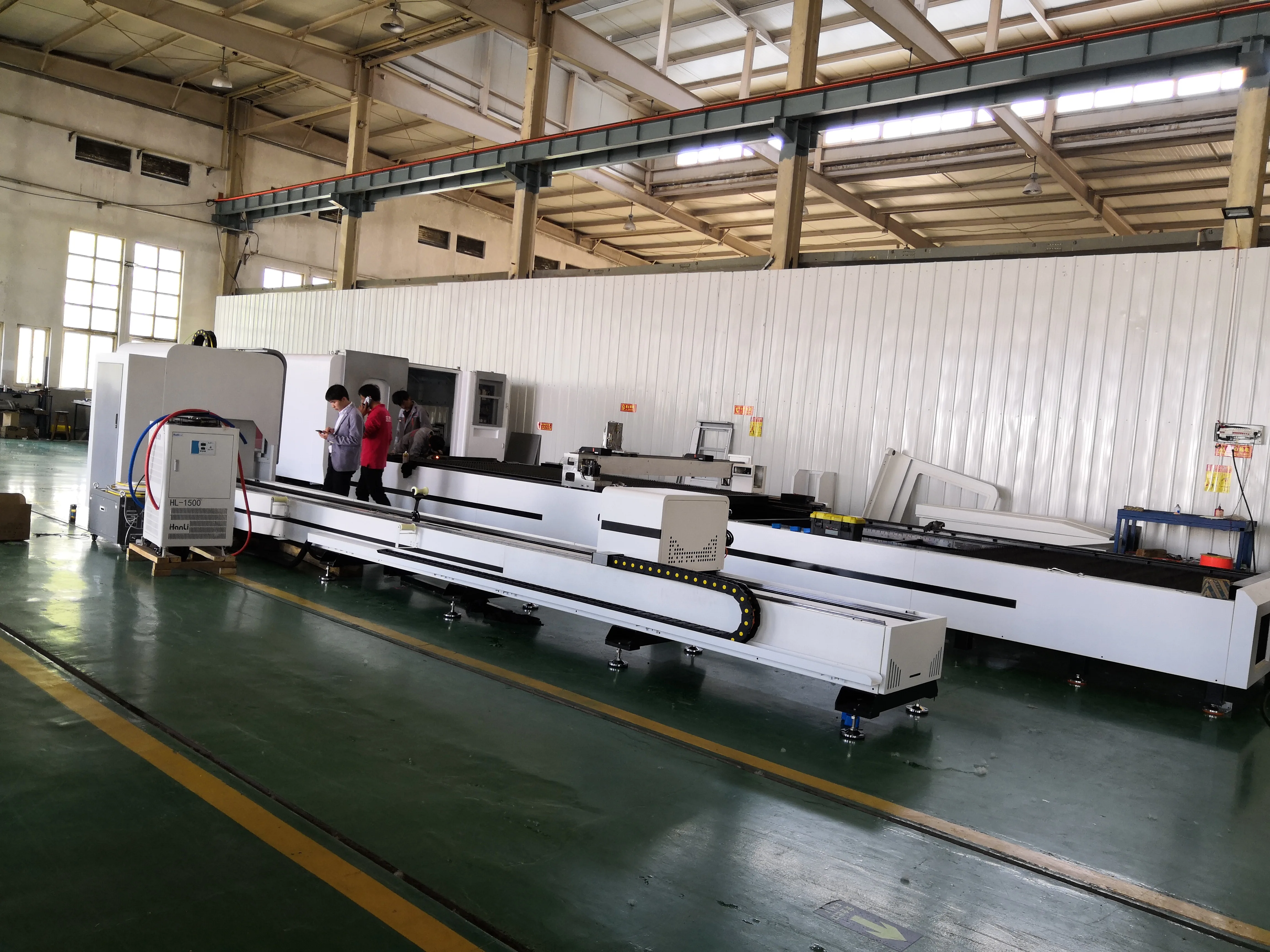 Factory Outlet 1000w 2000w 3000w Fiber Laser Pipe Cutting Machine For Carbon Steel Tube