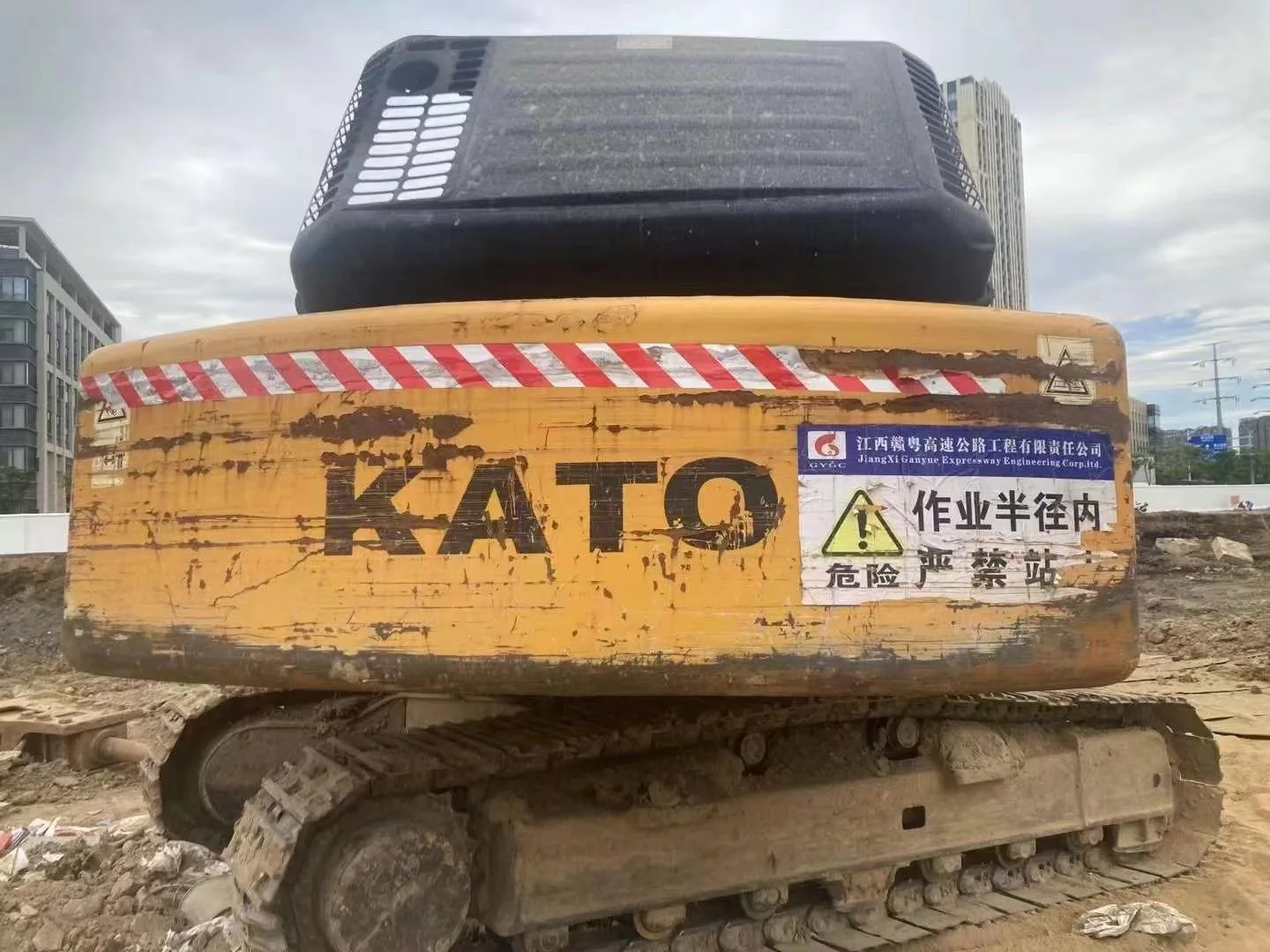 Экскаватор Kato 820R 2012 производство оригинальная краска используется в отличном состоянии
