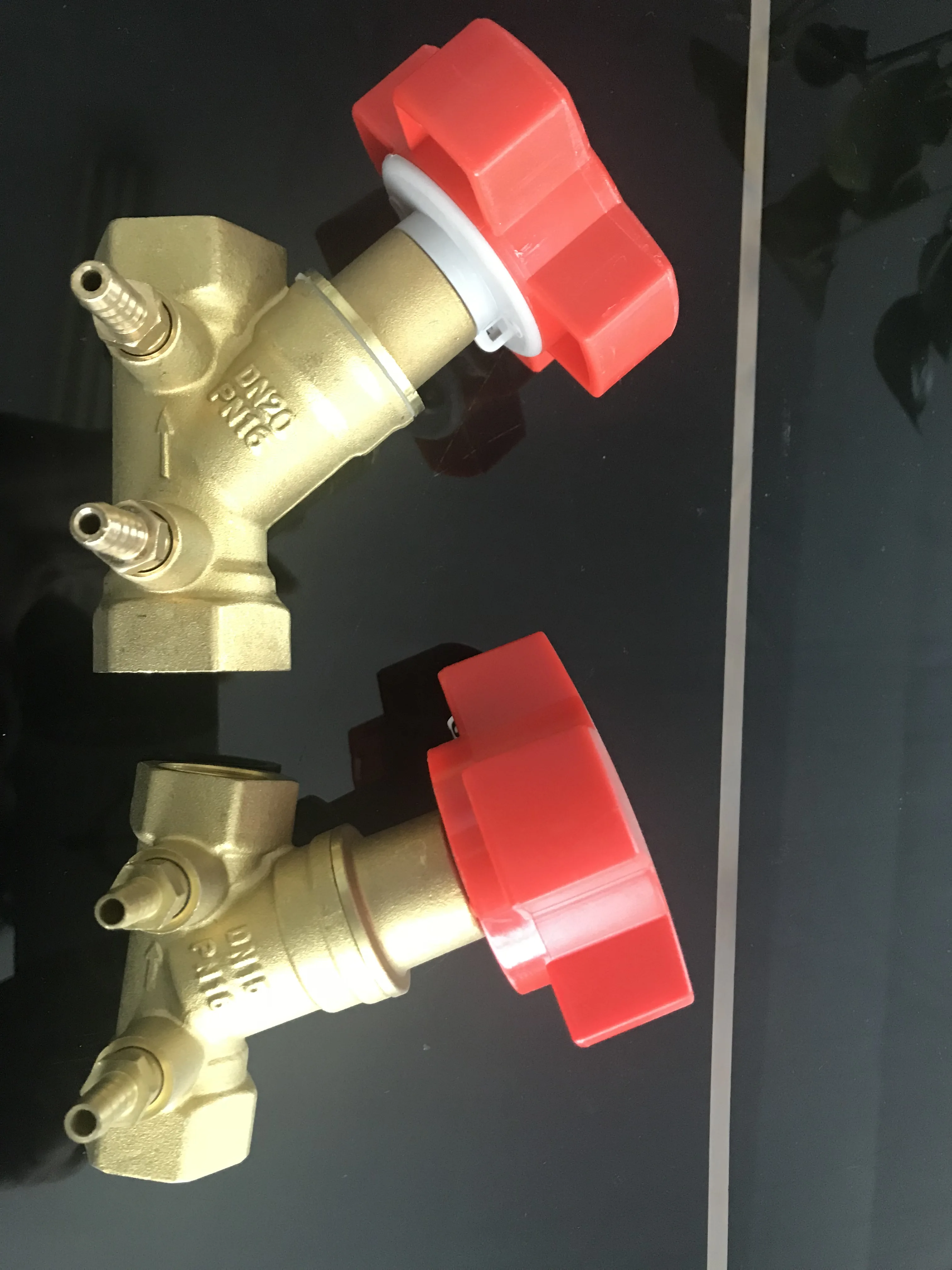China Yuhuan shunshui sunsy factory BSP NPT forged female male thread brass balancing valve for water balance with black wheel
