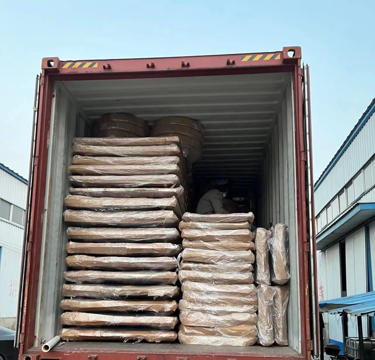 Hot Sale of Plastic Chairs and Table Wholesale Folding Party Wedding Banquet Tables