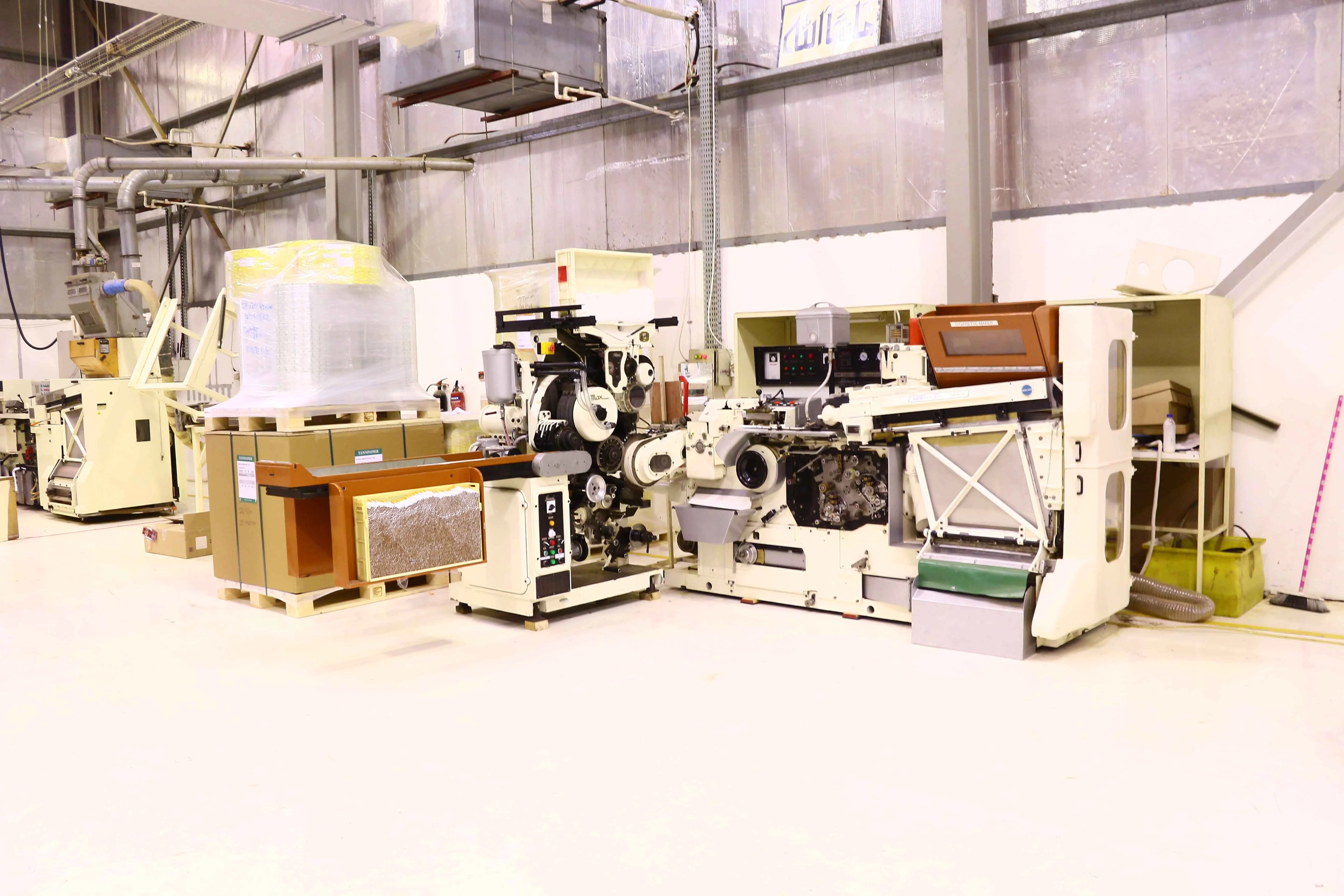 сигаретный станок. станок по набивке сигаретных гильз. оборудование для производства сигарет mk 8. оборудование для табачного завода. Molins mark-9.