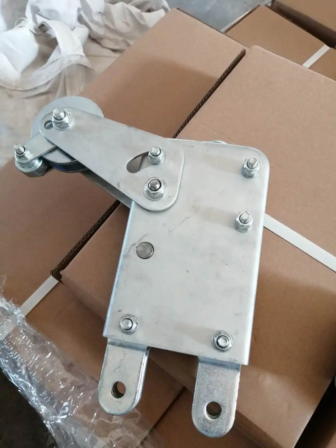 Safety lock of suspended platform