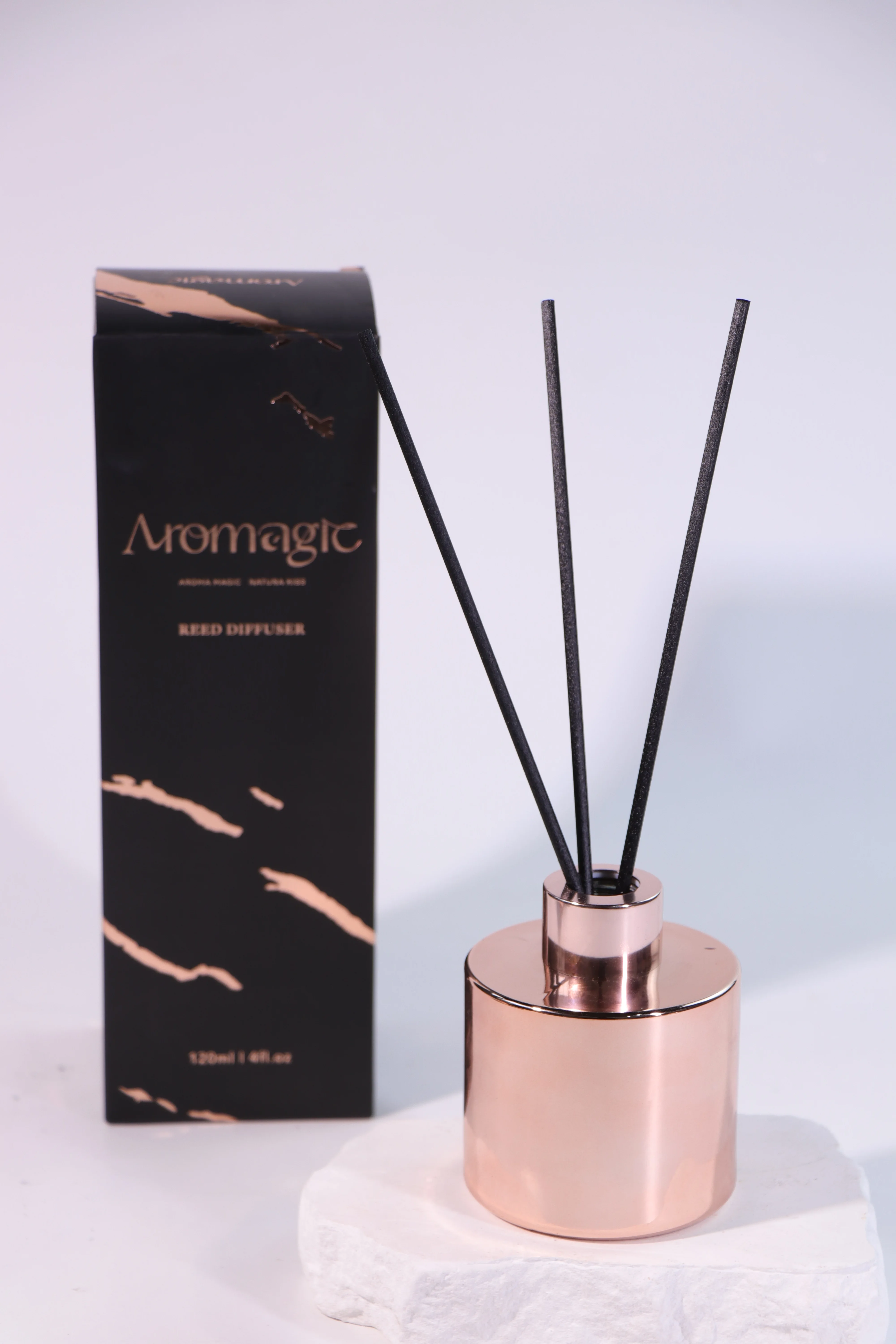 Woody Scent 120ml Reed Diffuser Aromagic Luxury Sets Packaging Rich Fragrance with Baltic Sea Amber Aroma Sticks for Home Hotel