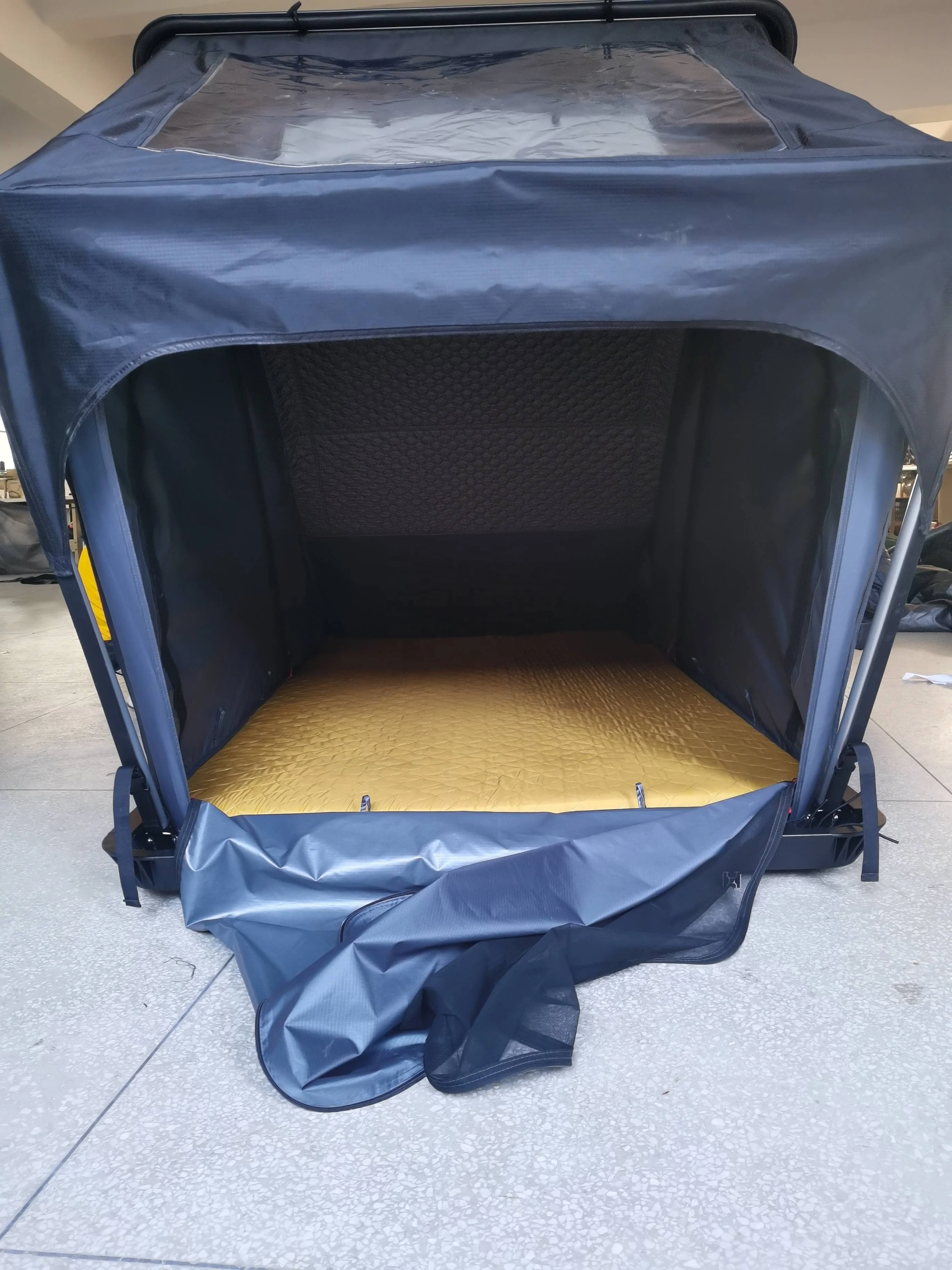 Portable Light Weight Inner Insulated Clamshell Triangle Camping Roof Top Tent For Camping