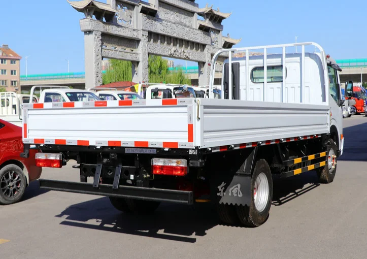 Euro V 1.75 Tons Capacity Dongfeng 140 horsepower China Cheap Diesel Truck Mini Lorry Truck Light Van 4X2 Small Cargo Truck