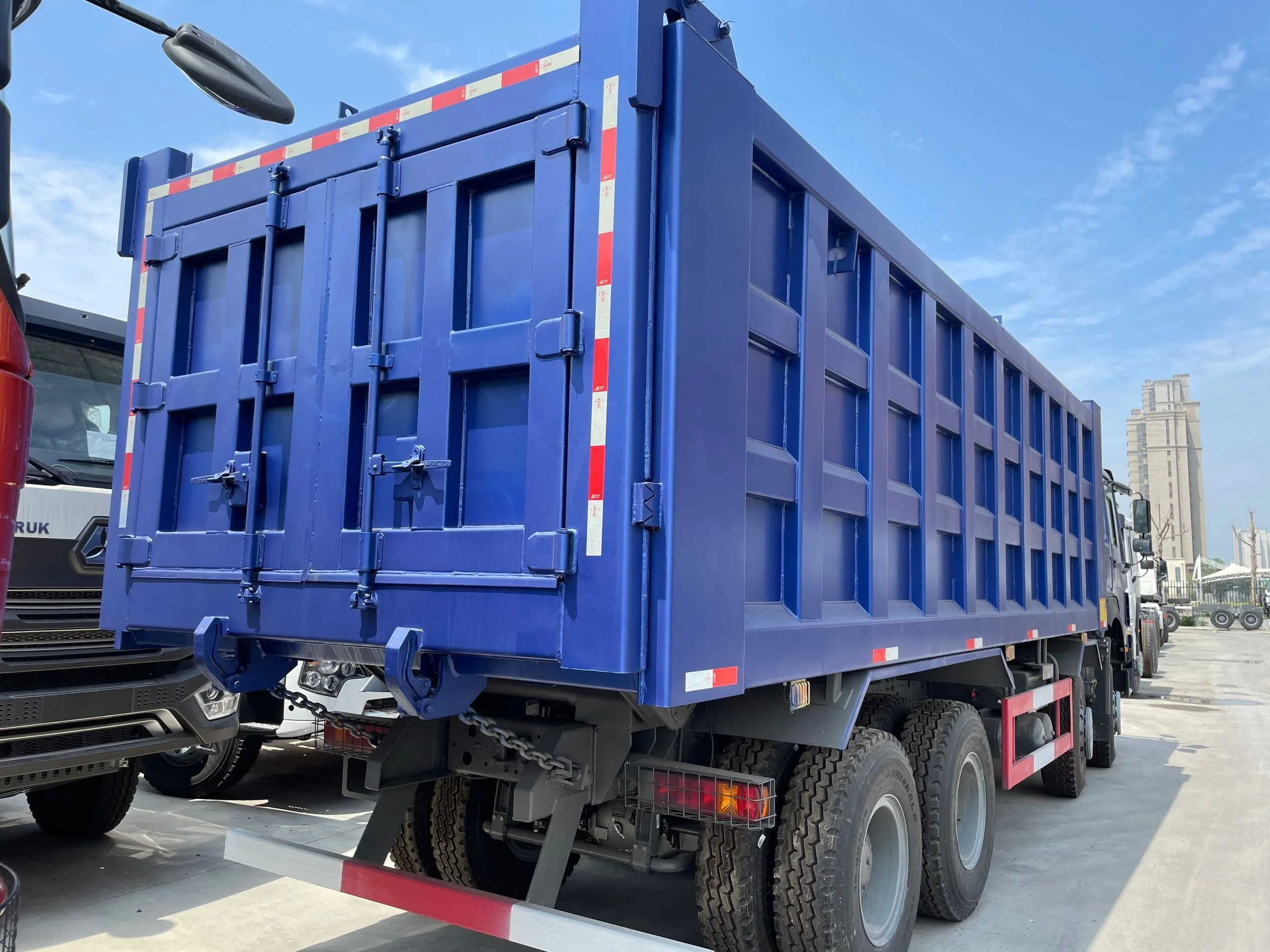 brand new 2024 SINOTRUK HOWO truck 8x4 12 wheels howo sinotruk dump trucks price for sale