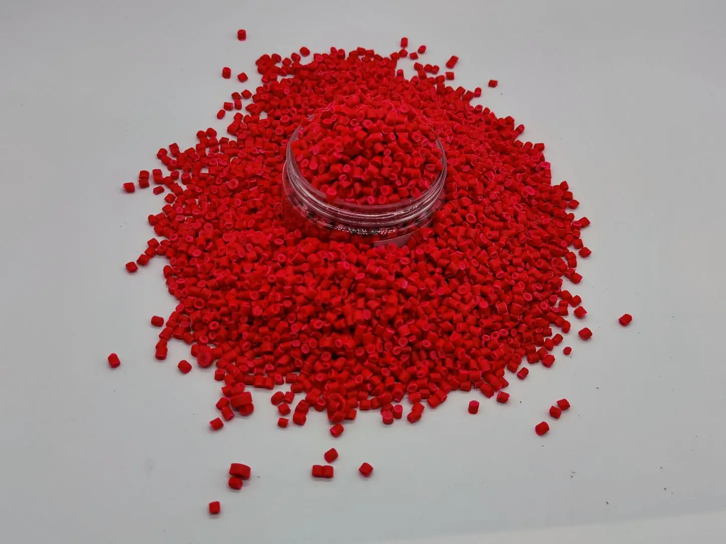 Низкая цена, Заводская поставка, темно-красный цвет, маточная смесь высокого качества