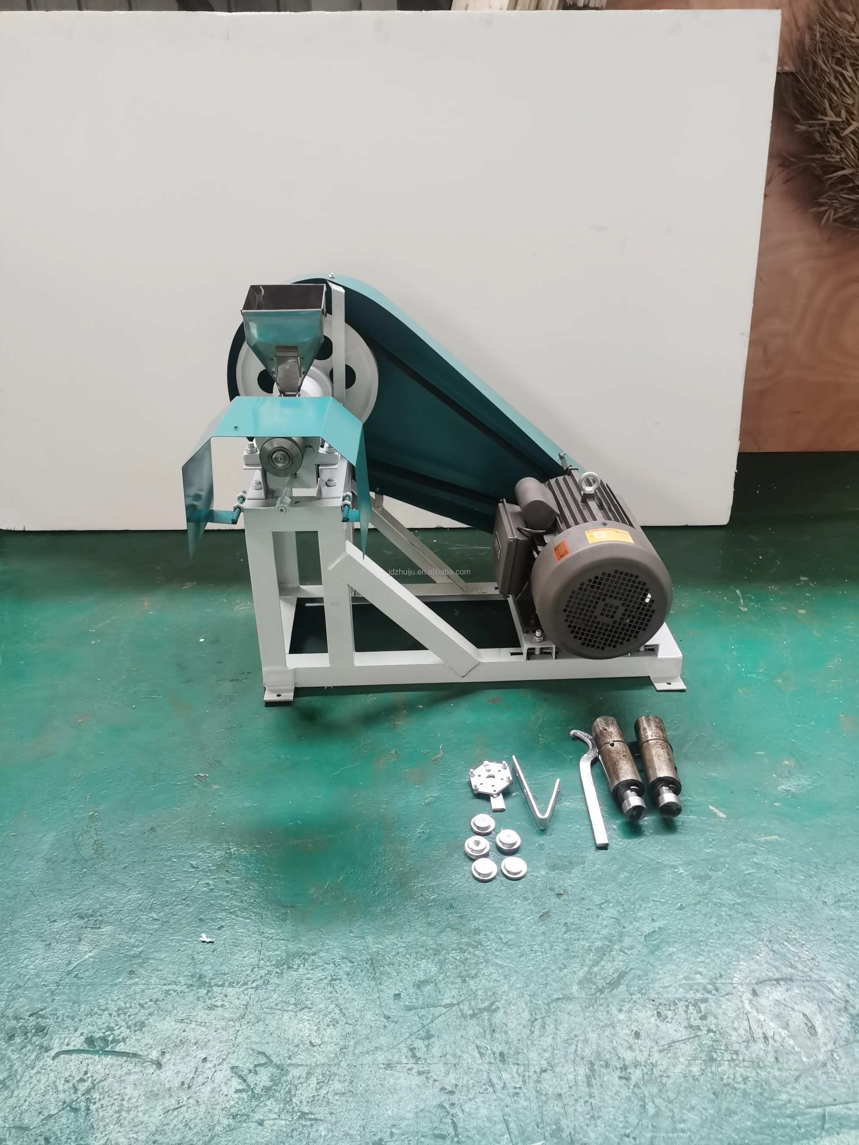 Different shape corn puff making machine/30kg wheat millet sorghum rice puff extruder machine HJ-PH50