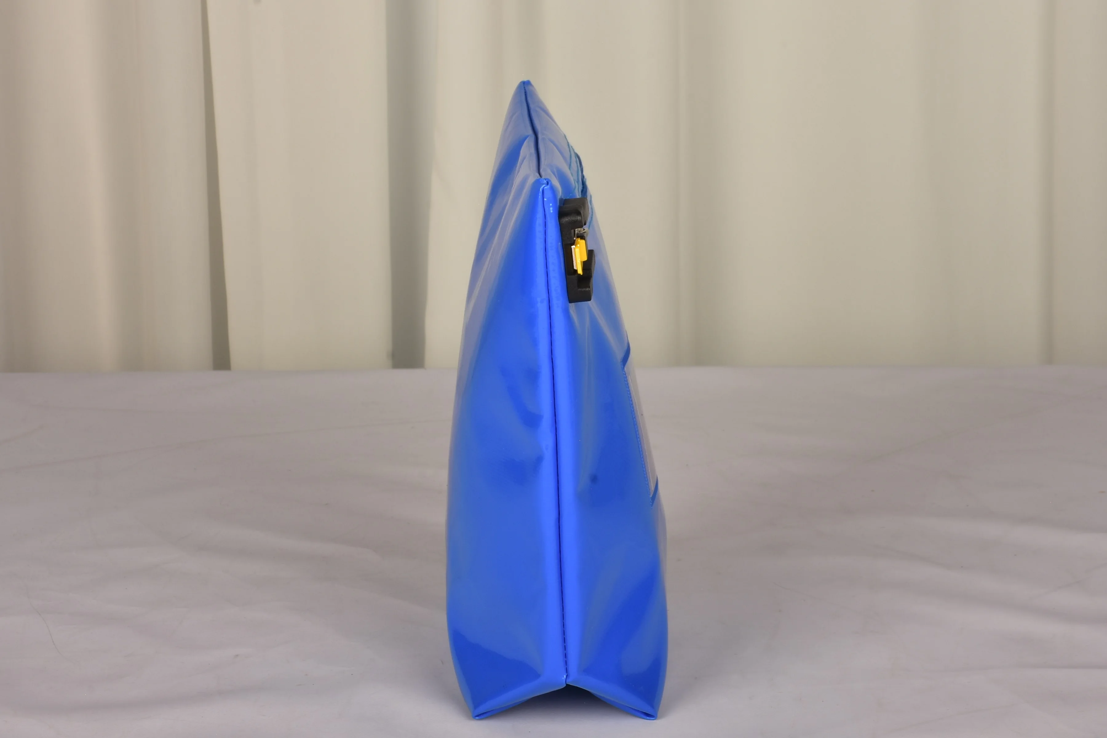 2024 Custom Logo Security Bank Bags with Zipper and Lock Waterproof Pouch Lockable Cash Bag for Bank Deposits