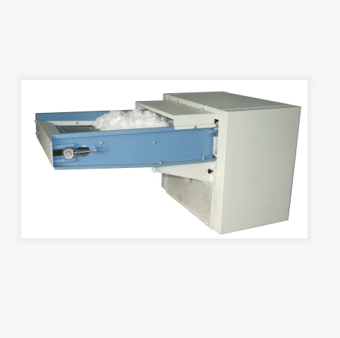 Fiber carding opening machine