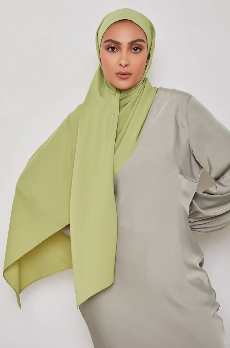 2023 Best selling  muslim medina silk chiffon Hijab good stitching Islamic Scarf premium Stretch medina Silk Hijab