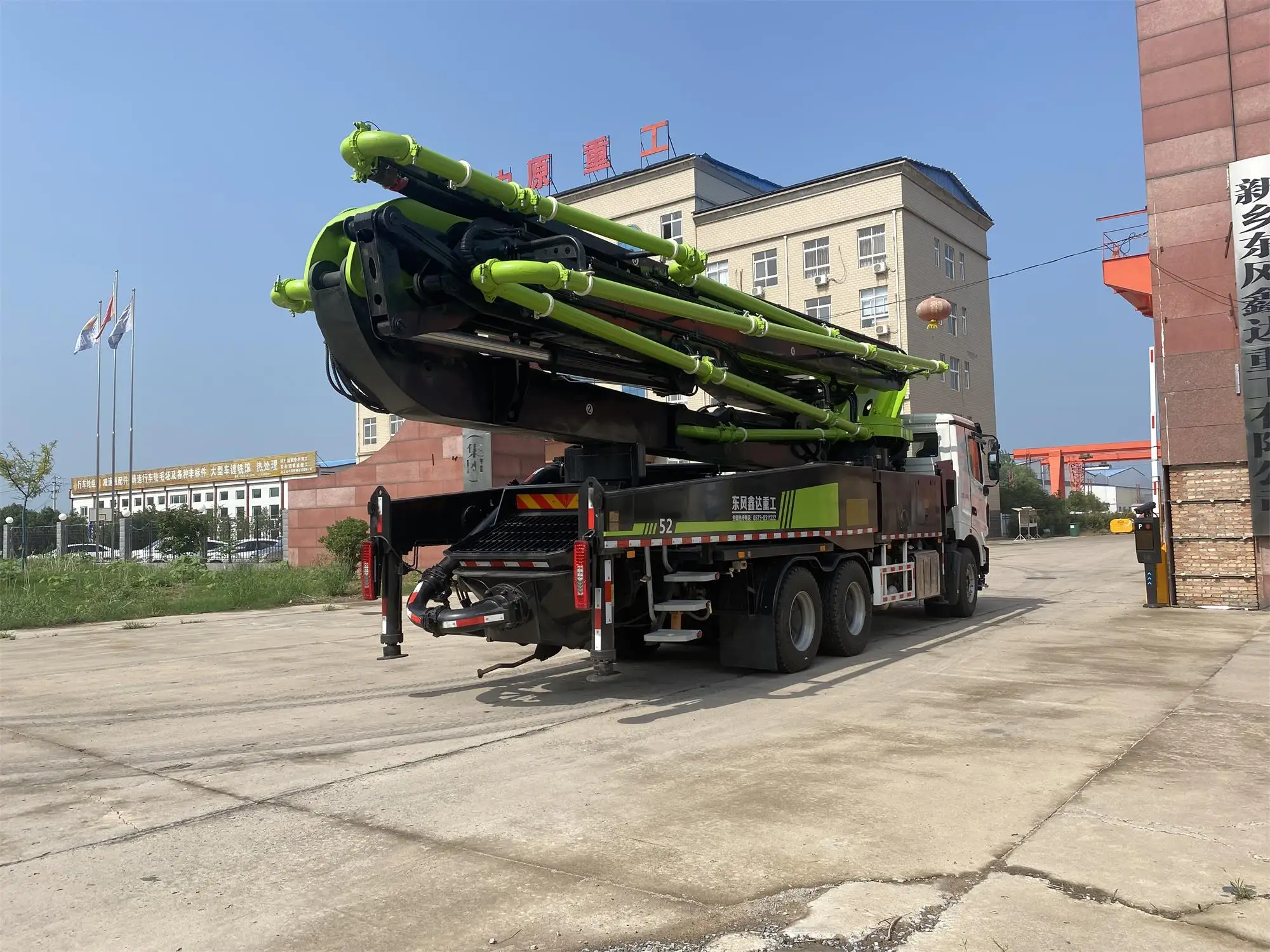 China Brand 58m concrete boom pump truck concrete truck boom pump truck mounted concrete pump for sale