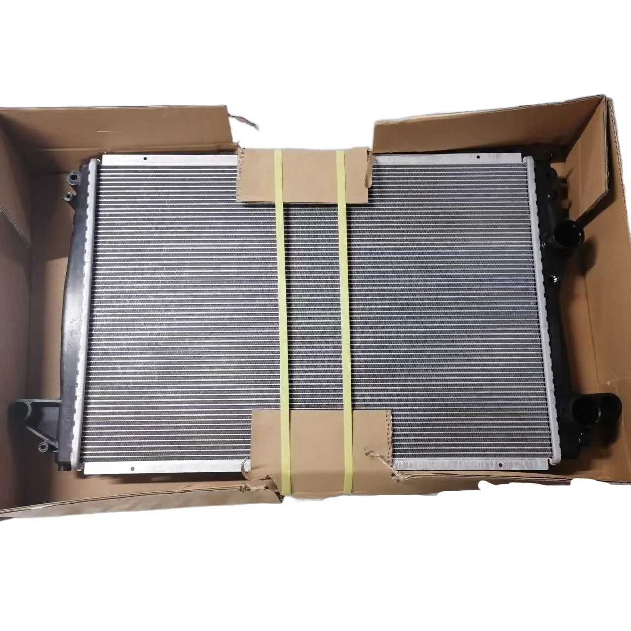 Automotive engine radiator, coolant radiator, water tank, suitable for Maserati GT4.2 OEM 223561 223303 000223561 000223303