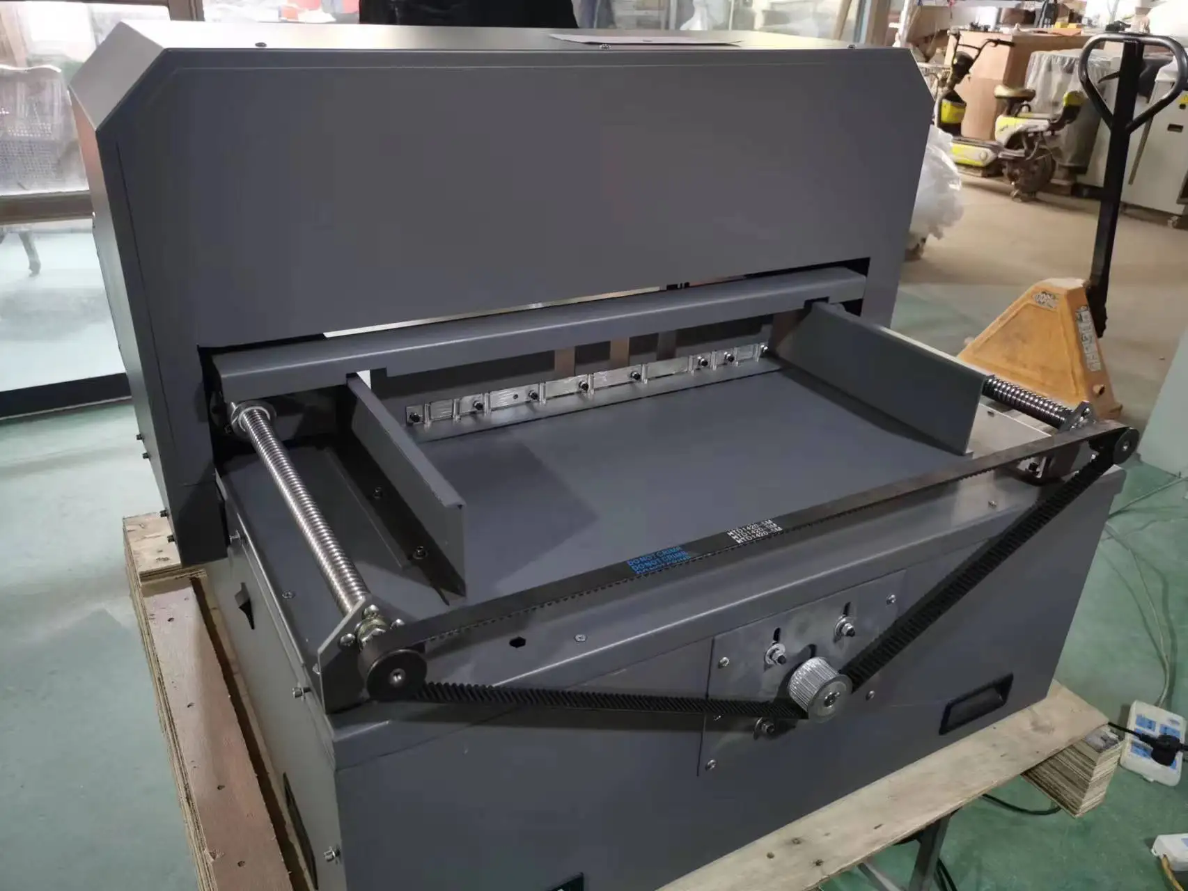 Hot Sale A3 A4 Size Small Automatic Computerized Paper Sheet Cutting Machines