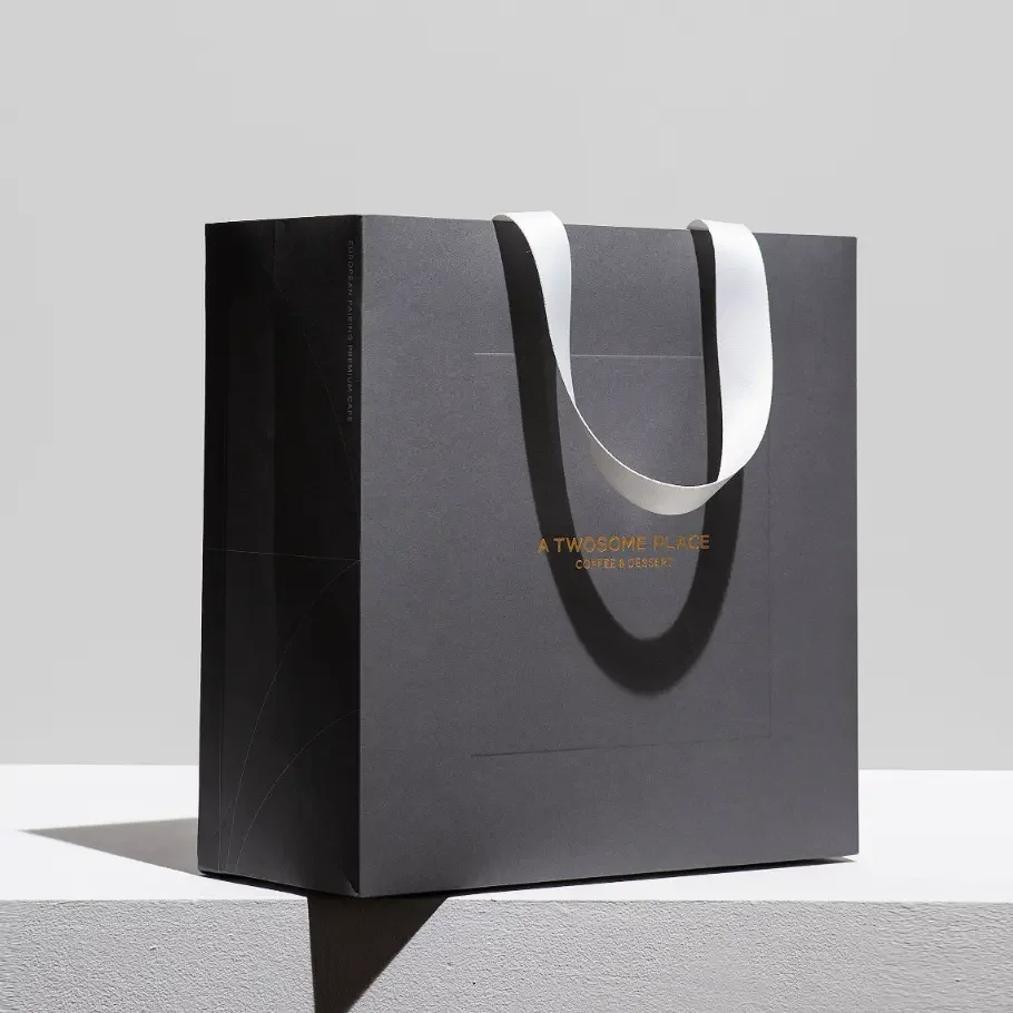 Wholesale Customized Paper Bag for Shopping Luxury White Paper Promotion Luxury Shopping Paper Bag With Custom Logo