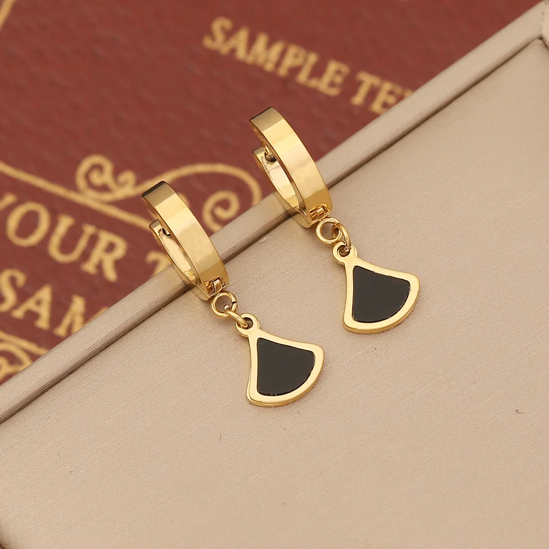 2023 Latest 18k Gold Stainless Steel Dripping Oil Star Hoop Earrings Women Black Butterfly Earrings