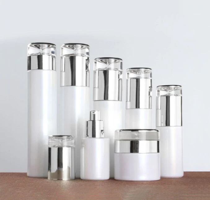 Hengjian 20ml 30ml 60ml 100ml 120ml White Cosmetic Glass Toner And Perfume Bottle With Spray Pump And Luxury Silver Cap