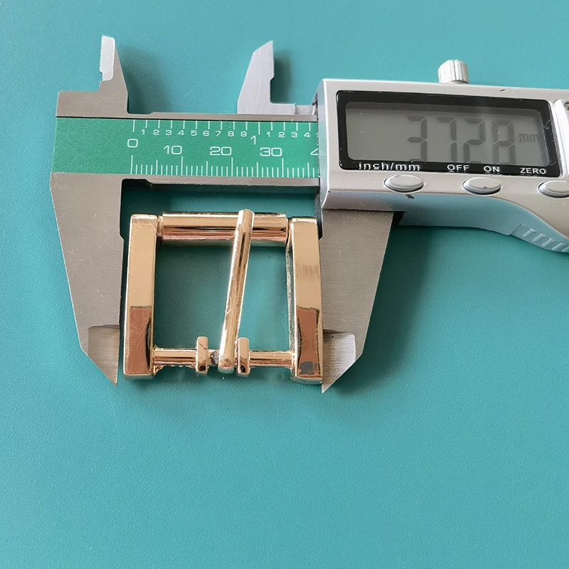 Factory Wholesale Custom logo fashion Western belt buckles retro metal pin buckle belt for bags women