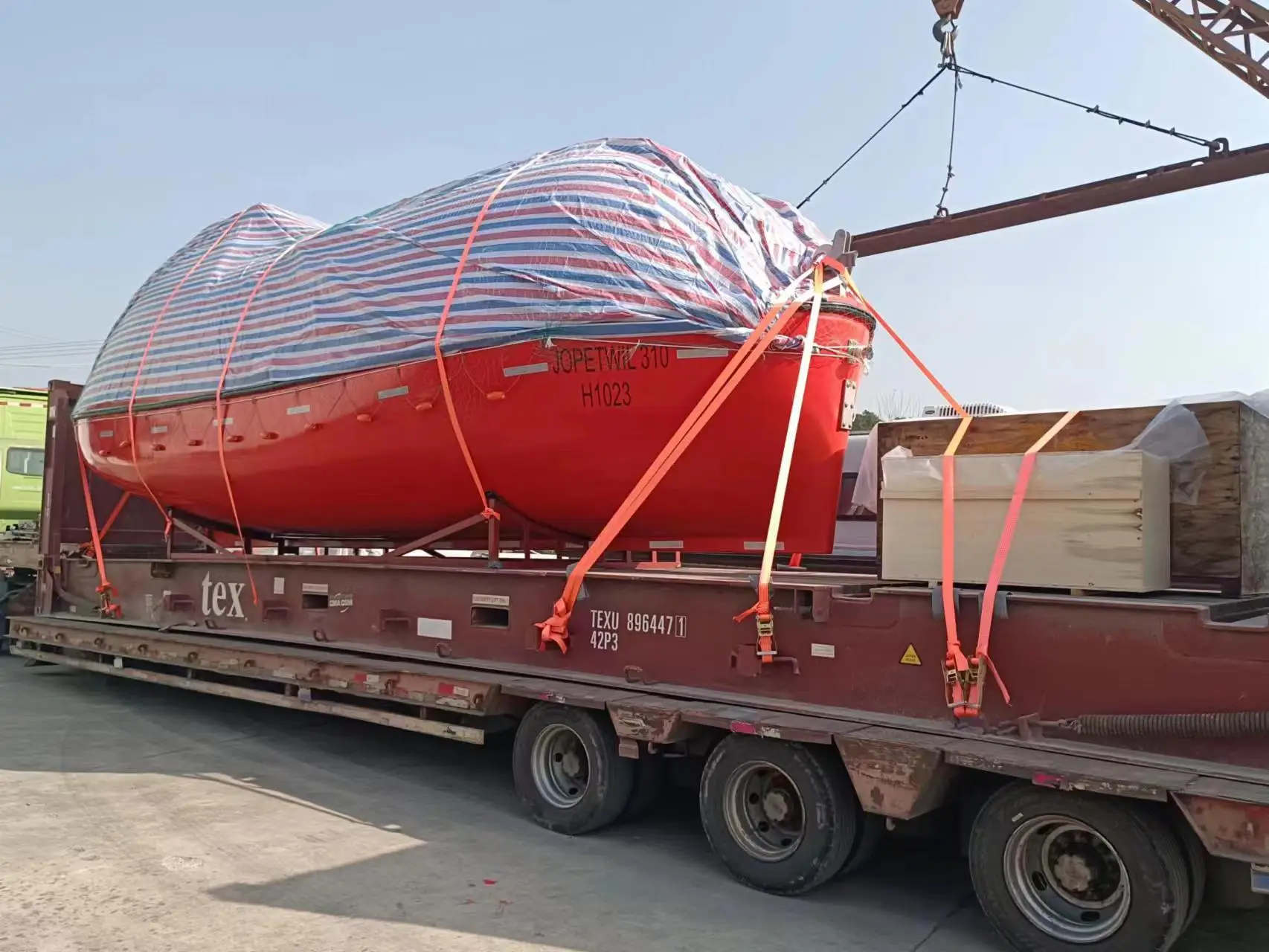 8.5M 85person totally enclosed lifeboat with gravity luffing arm davit CCS BV certificate