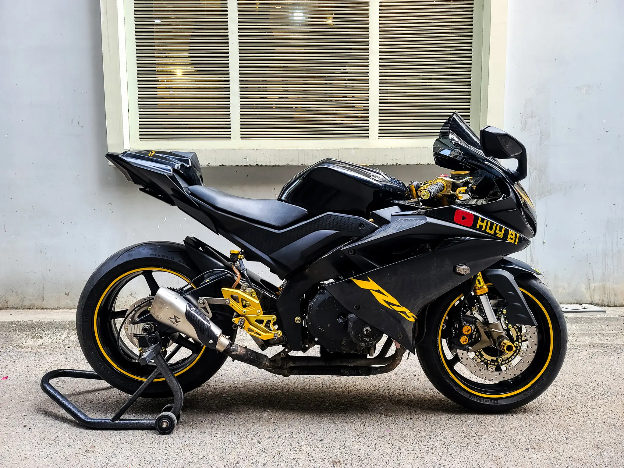 Hot Sell Motorcycle Exhaust Universal Exhaust Muffler For Ducati Paniagle V4 Carbon Fiber Exhaust Heat Shield