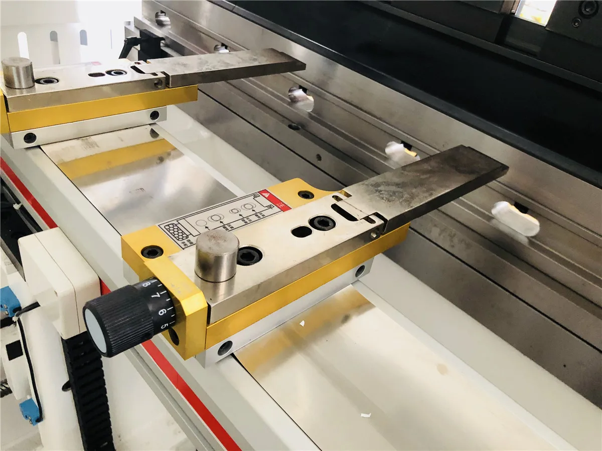 
8 axis hydraulic press brake cnc press brake machine steel bending machine 100t/3100mm delem da66t 