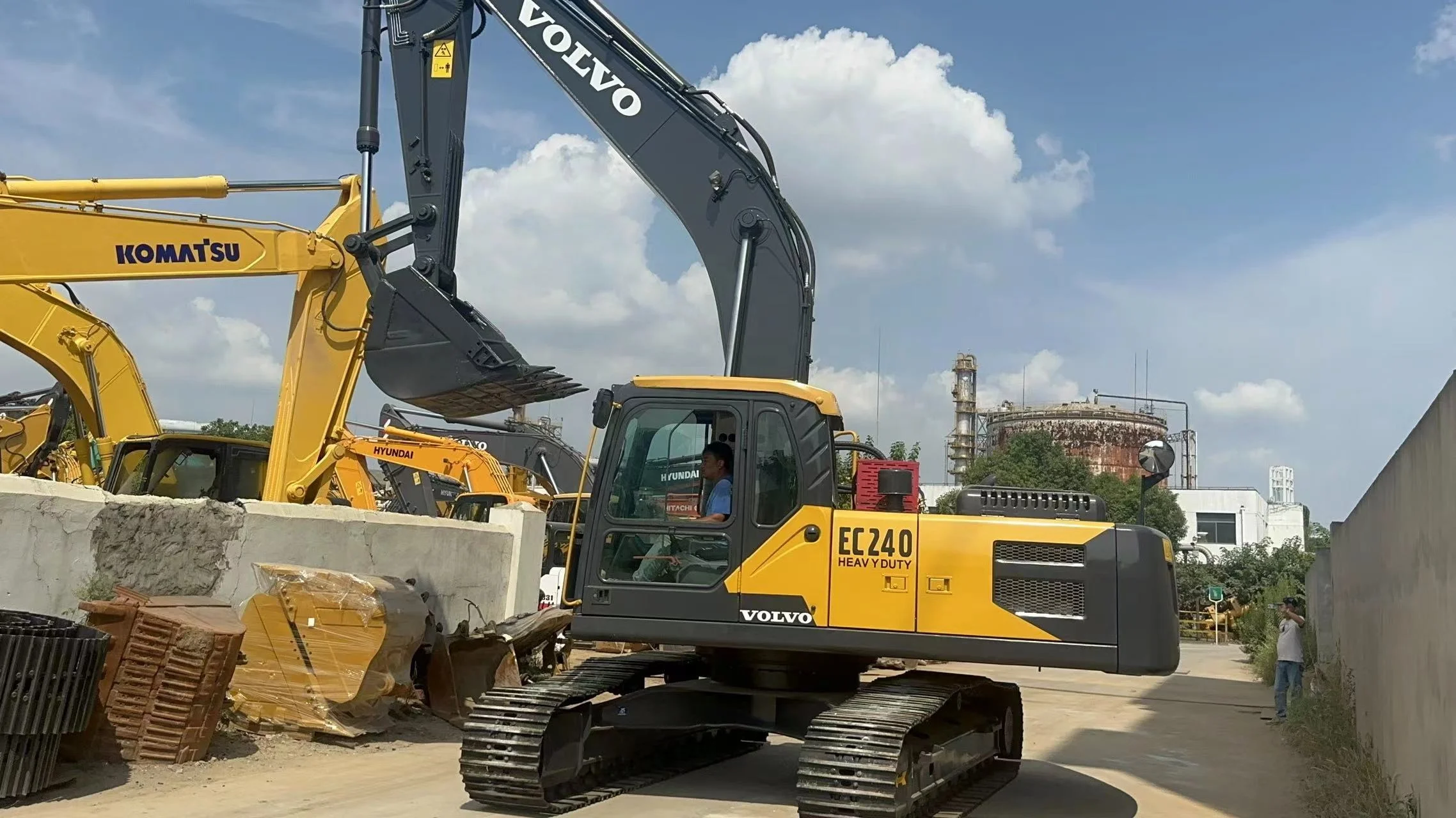 VOLVO EC240 used machinery high quality as well as low mileage fuel-effective